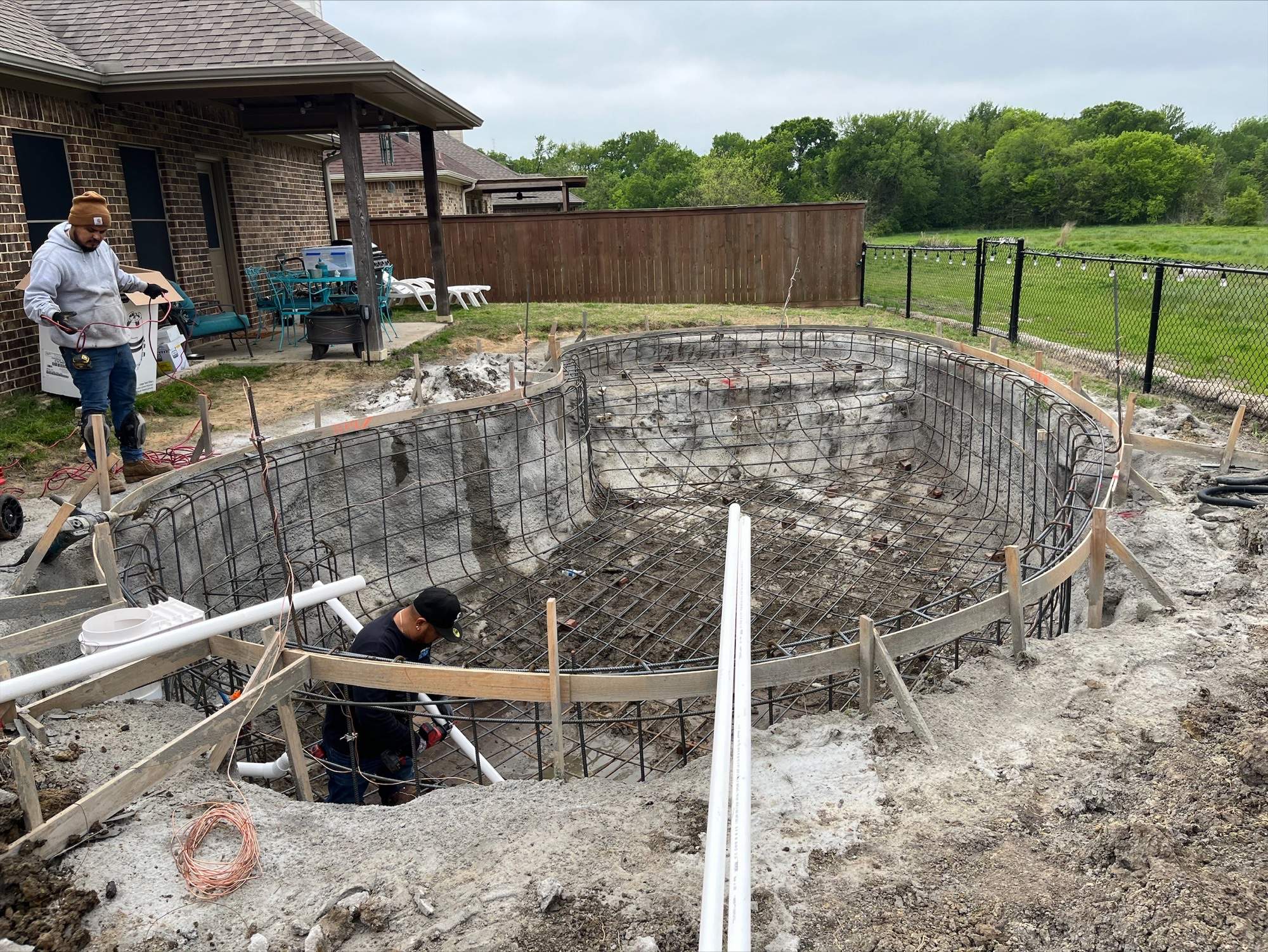 Freeform Pool with Tanning Ledge by Pinnacle Pools and Spas - DFW
