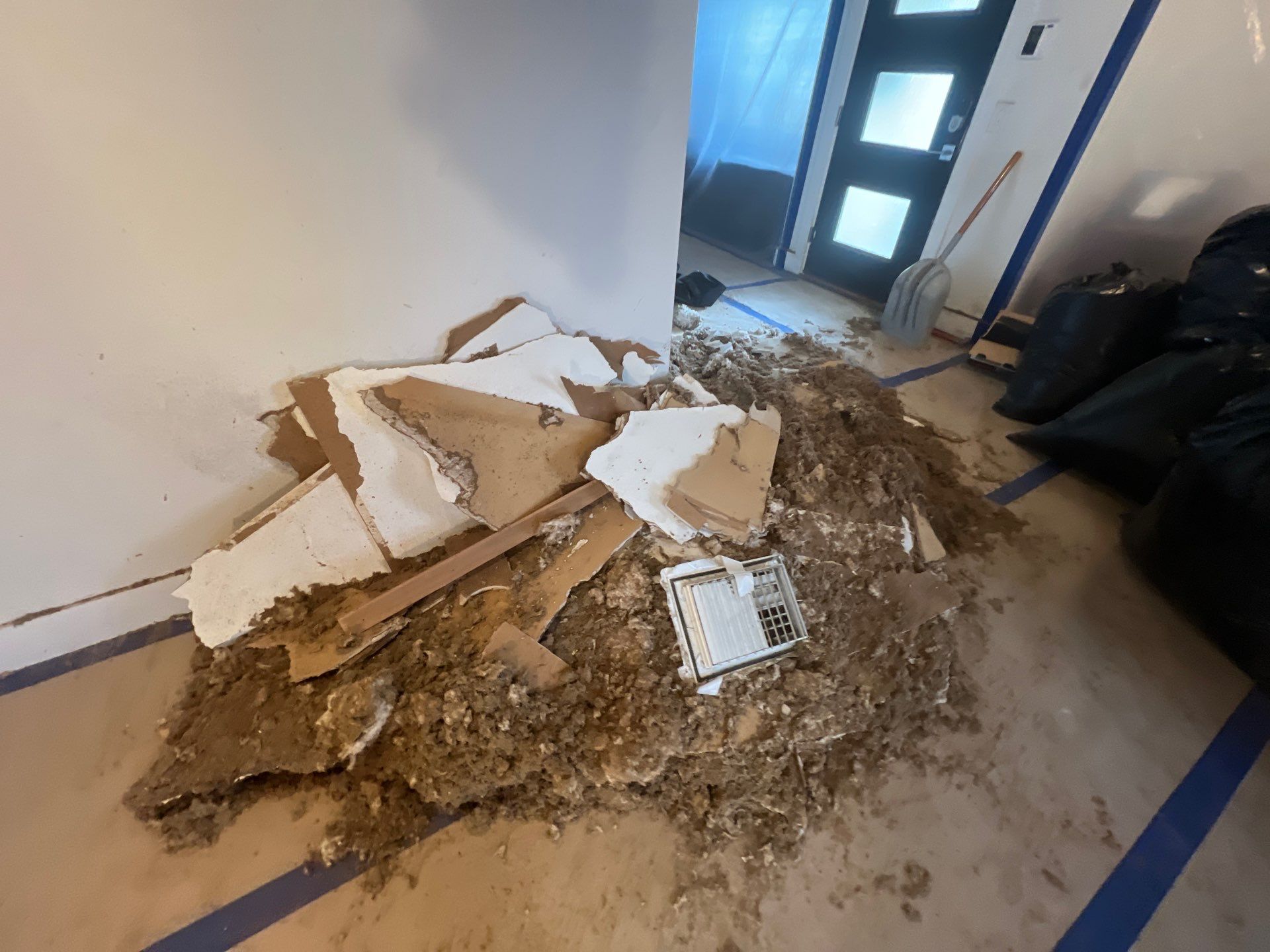 Windstorm Damage & Multi-Room Water Mitigation in St. Petersburg by Right On Time Restoration