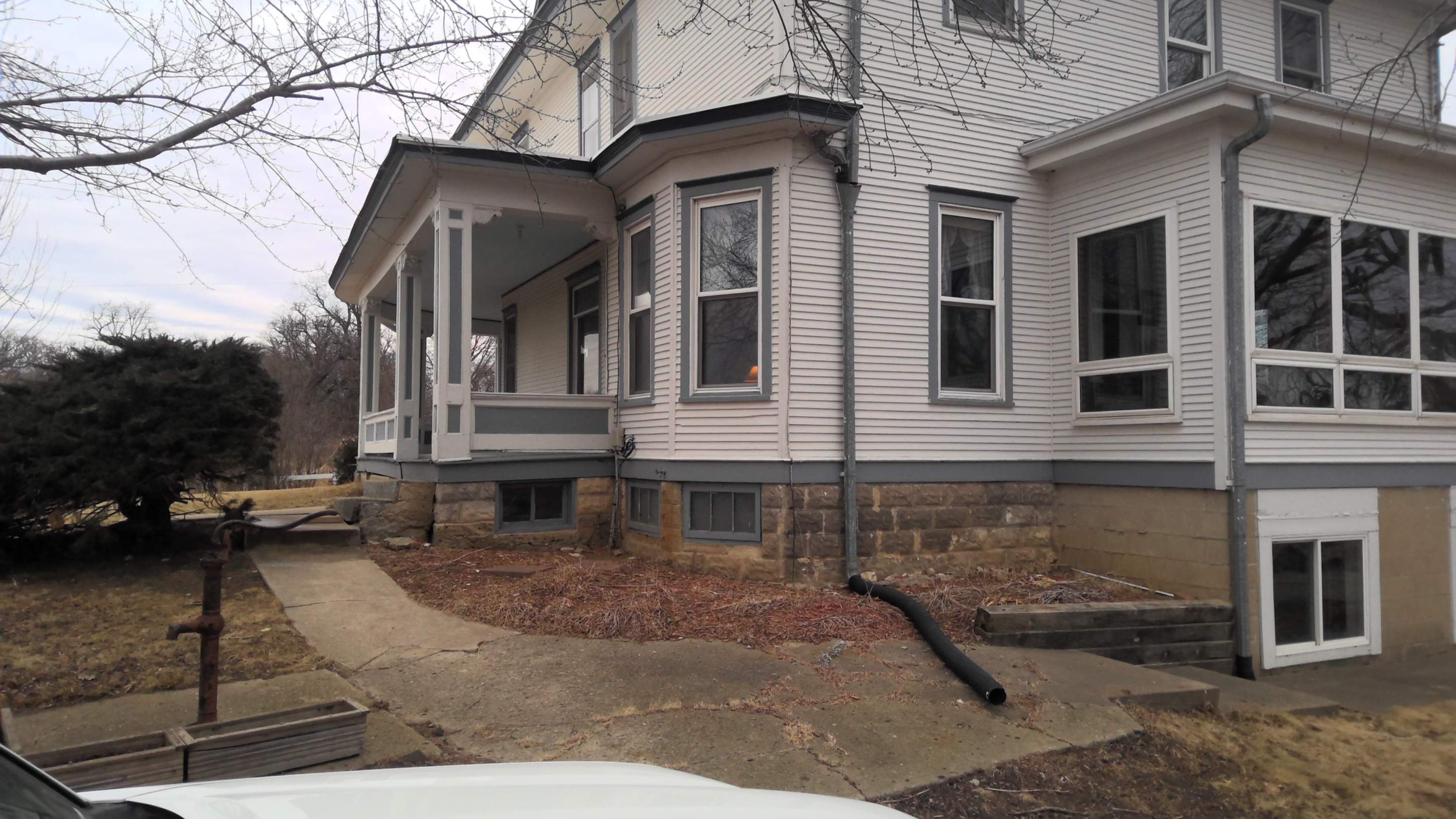 Windwo installation by United Windows and Siding LLC