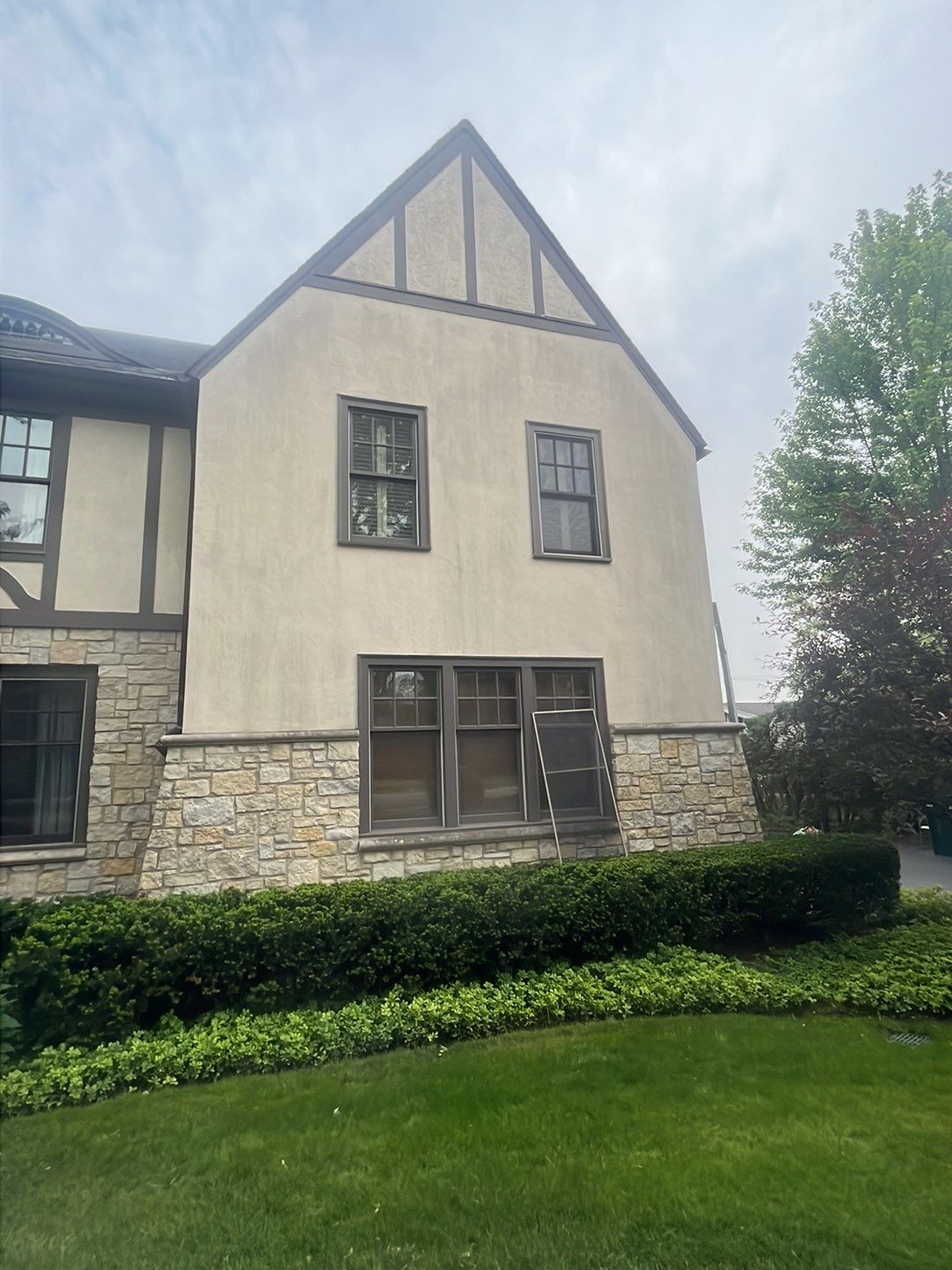 Northbrook, IL stucco home soft wash and stone cleaning by Northern Power Washing LLC.