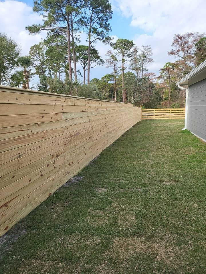 You can never go wrong with Horizontal by Hip Square Fence Inc.