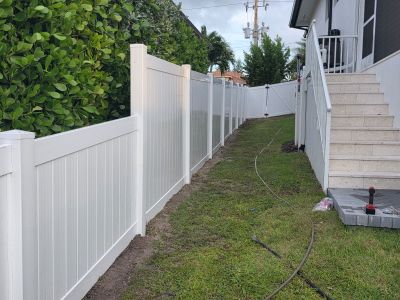 Marco Island Waterfront Vinyl Privacy Fence and Aluminum Railing