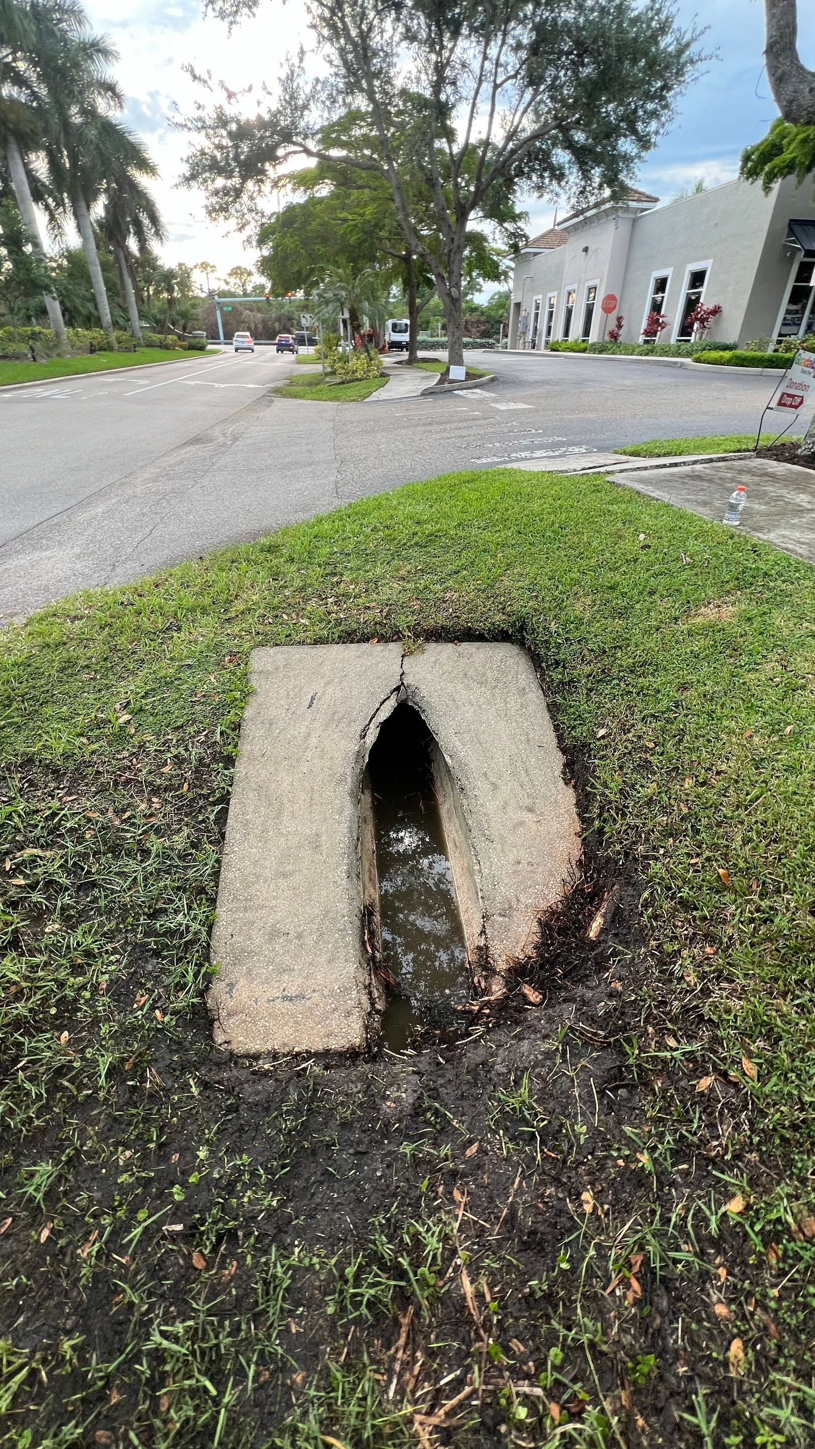 Naples Community Entry Road Stormwater System Cleaning by APS Power & Water
