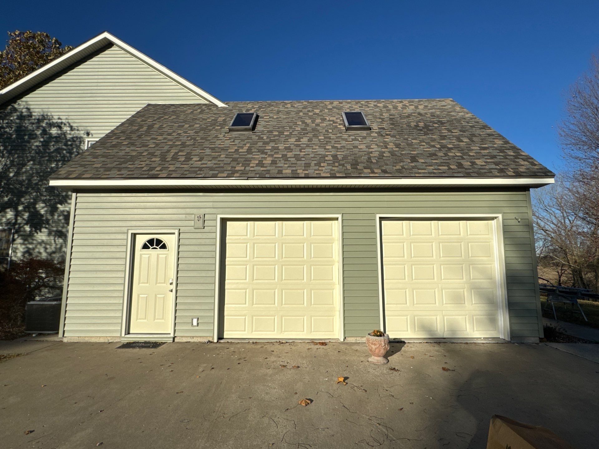 Comprehensive Residential Roof and Siding Replacement in Smithville Missouri by EEC Windows, Siding & Roofing