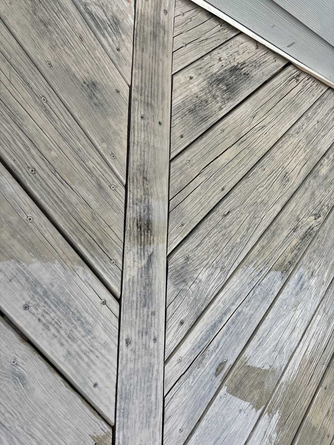 Weathered Deck using AcryFin by DuraSeal