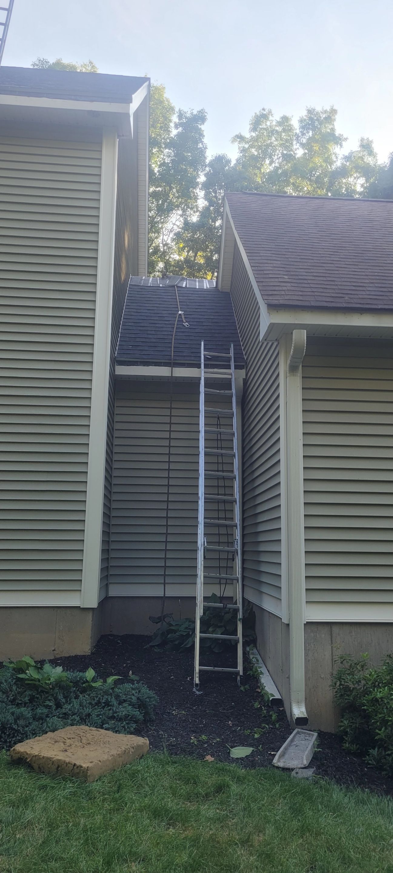 Homeowners in East Hampton, CT get a new roof by DiGiorgi by DiGiorgi Roofing and Siding Inc
