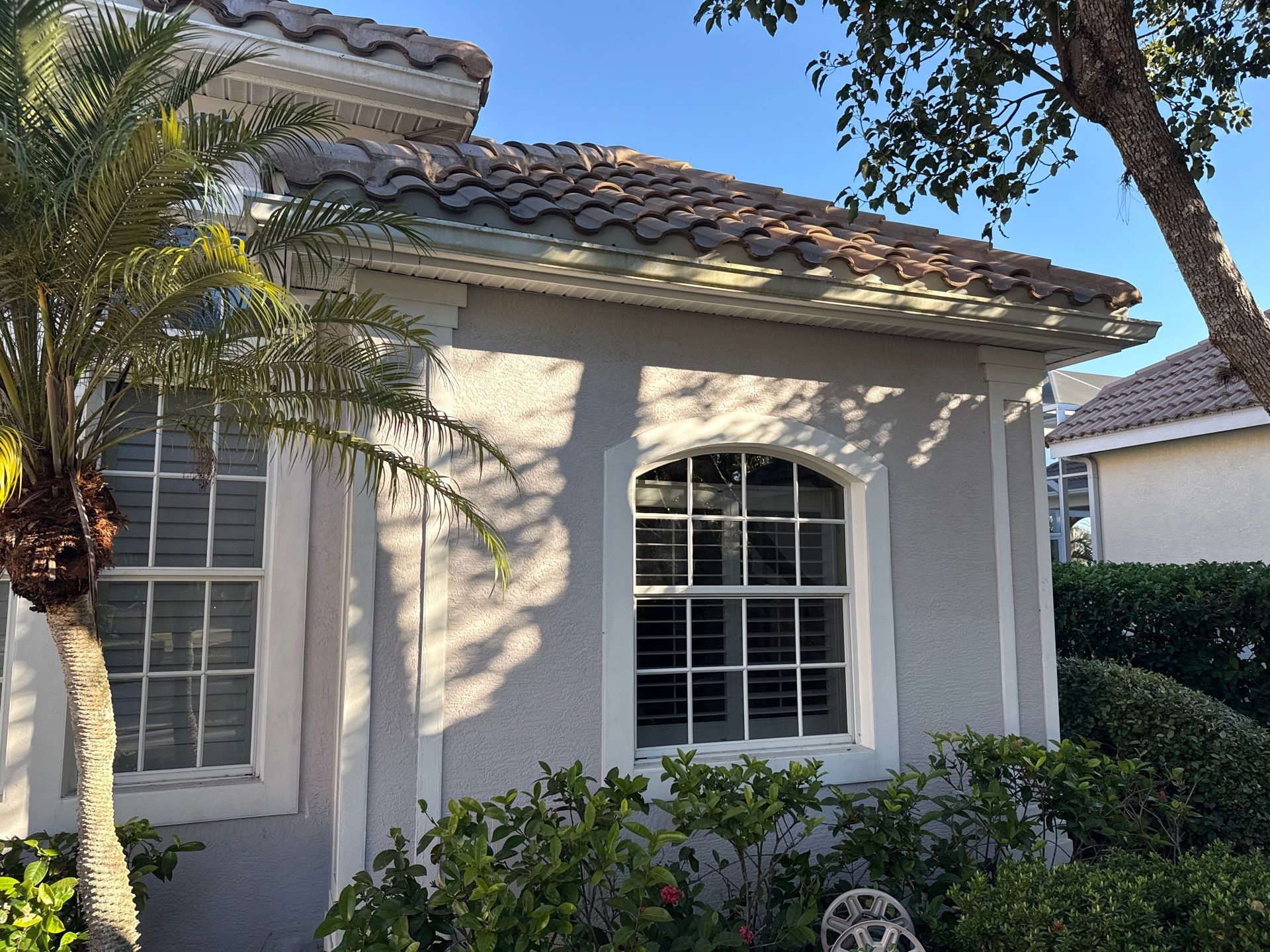 House Wash, Pool Deck & Screen Enclosure Cleaning | University Park, Sarasota FL by Sunshine AquaWash