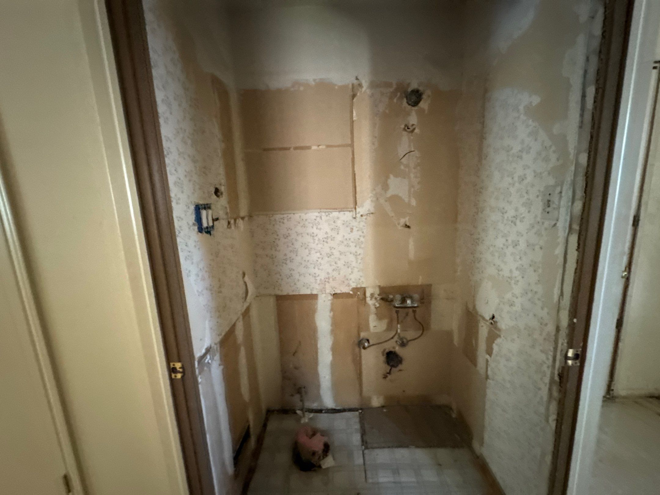 Layout-Loving Kitchen: Premium Cabinets Delivered in 7 Days Flat by Tibi Soli LLC