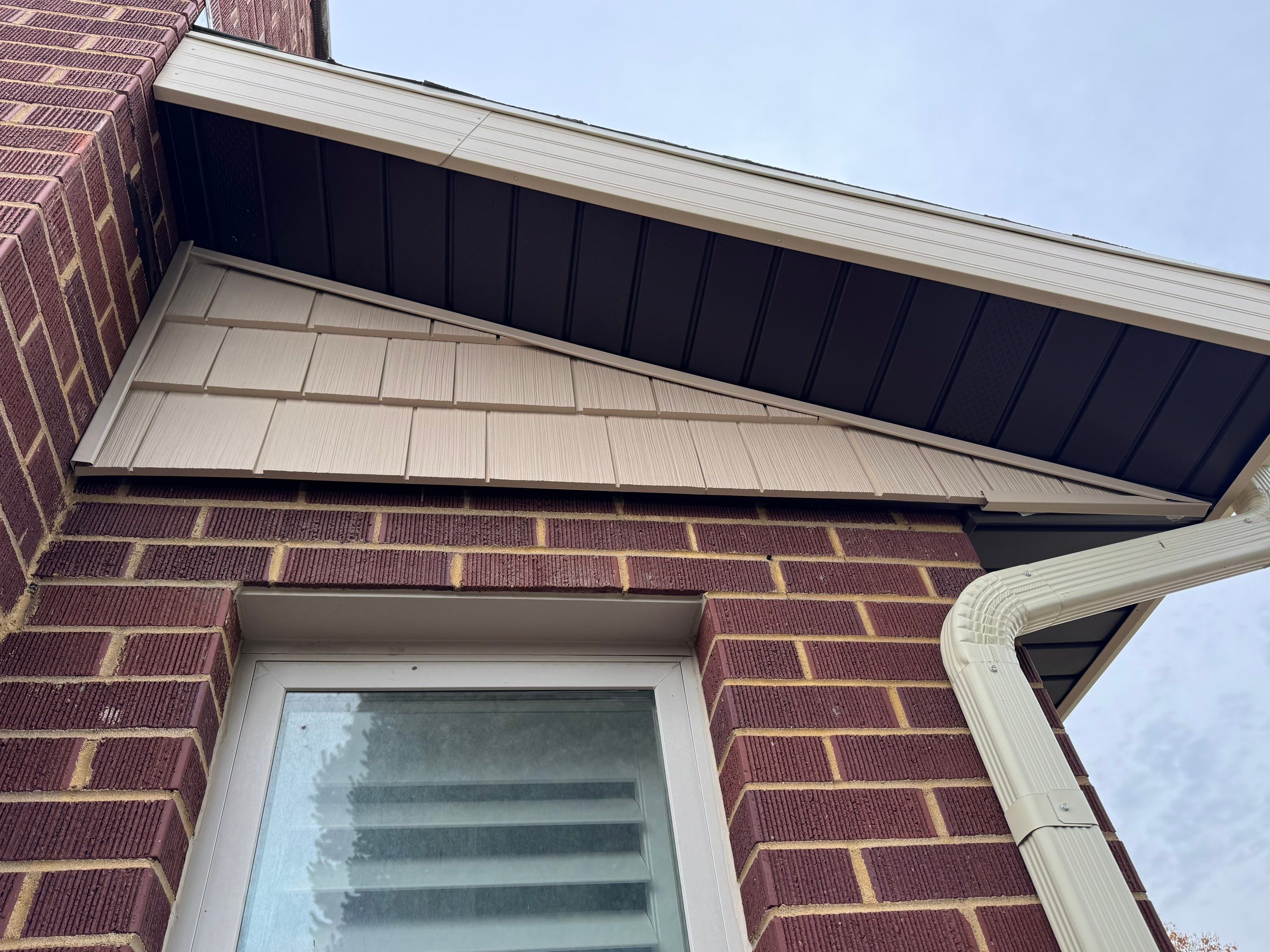 Salt Lake City | Premium Vinyl Shingle Accent | Sandtone by Ideal Siding Utah