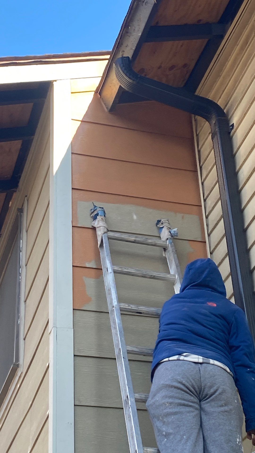 Reston: Residential Siding Replacement with James Hardie Statement Beaded Plank in Cappuccino Muffin by RM Banning, Inc.