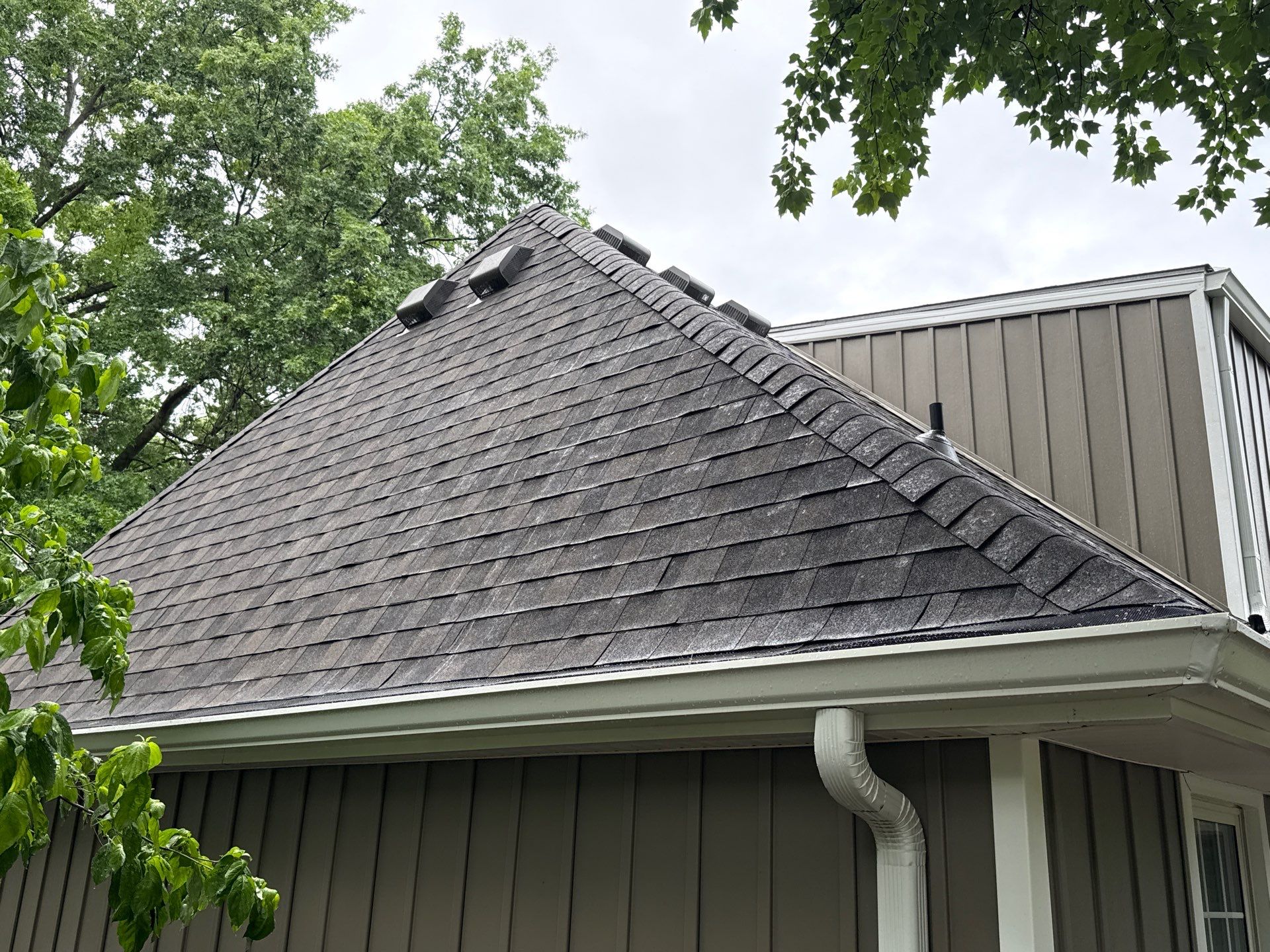 Complete Kansas City Exterior Remodel With IKO Roofing and Craneboard Siding by EEC Windows, Siding & Roofing