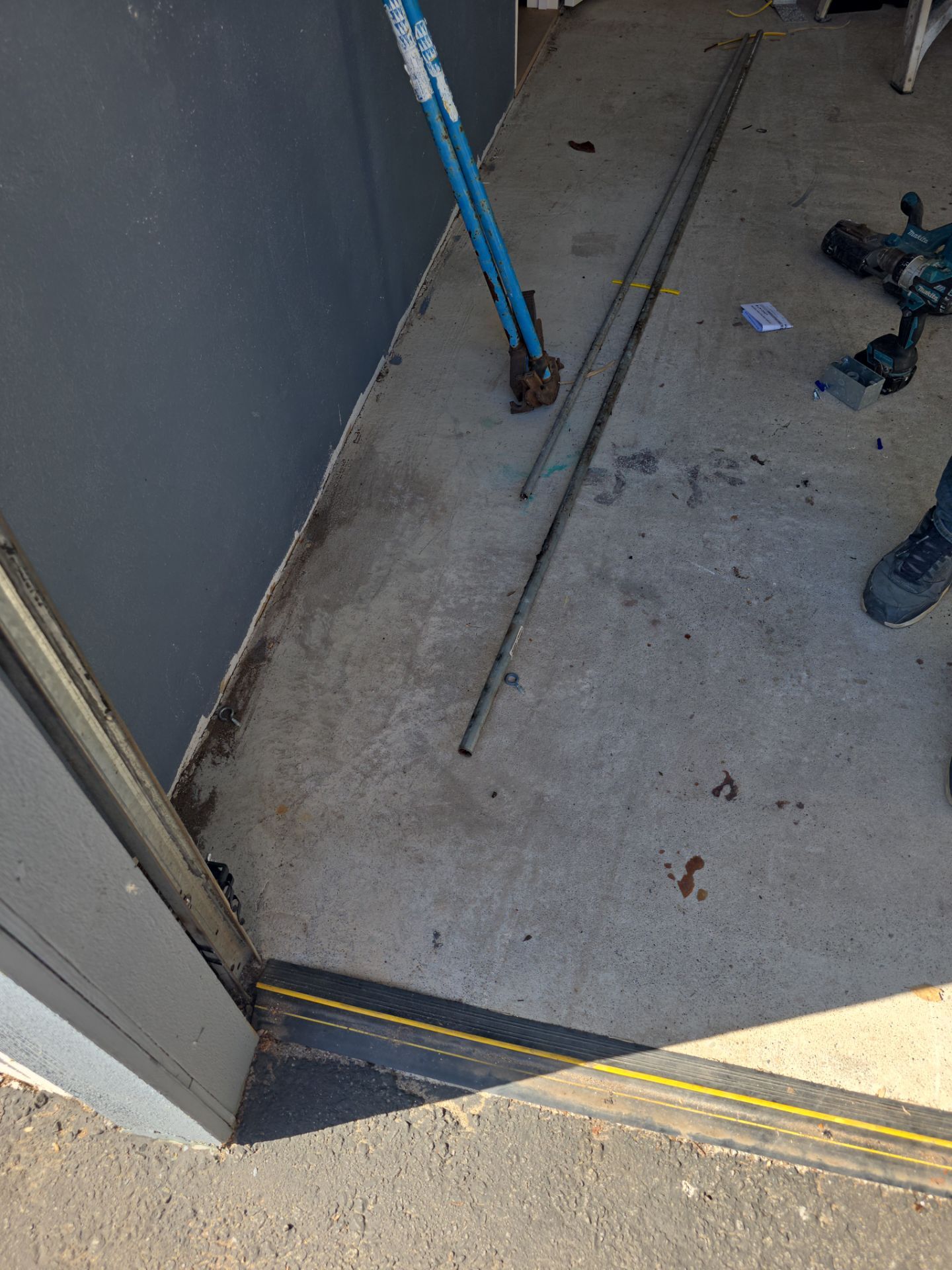 Morro Bay Garage Floor Coating with Simiron Decorative Chips by MGP Coatings