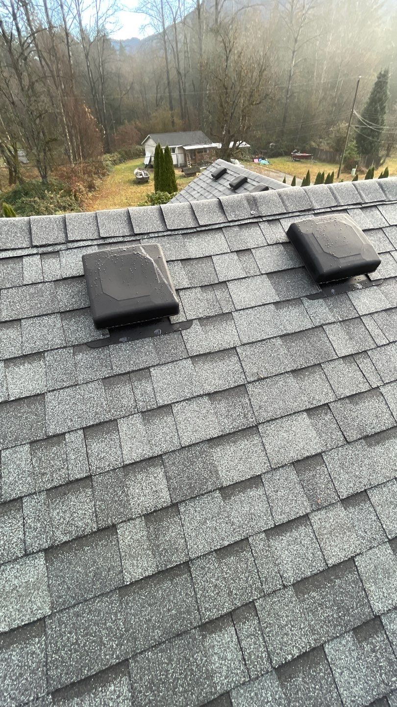 Residential Roofing Installation using OC Oakridge shingles by Top Notch Roofing Inc