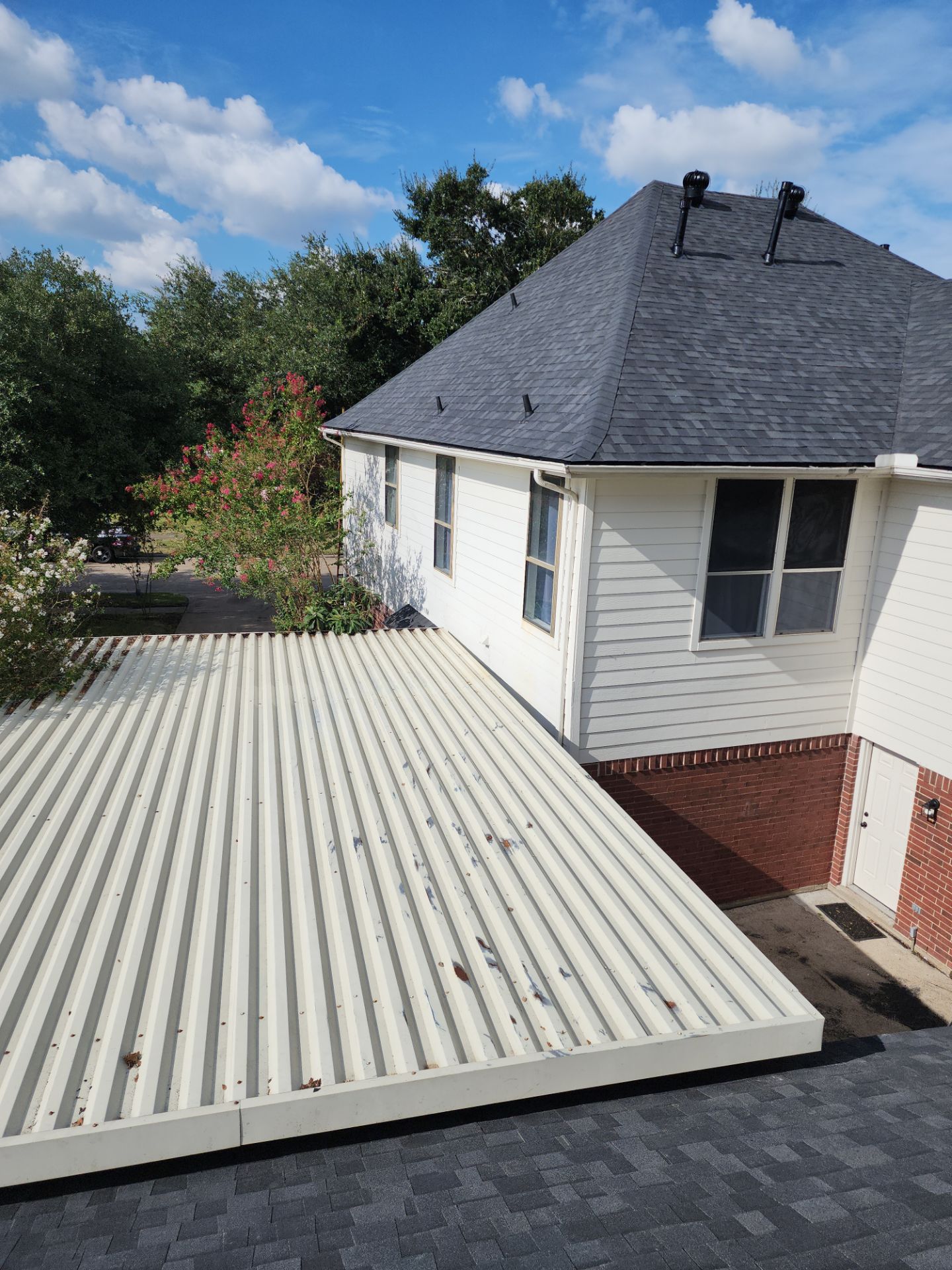 Residential Roofing Installation using Owen's Corning Duration (Lifetime) Shingles by Roof Repair Company
