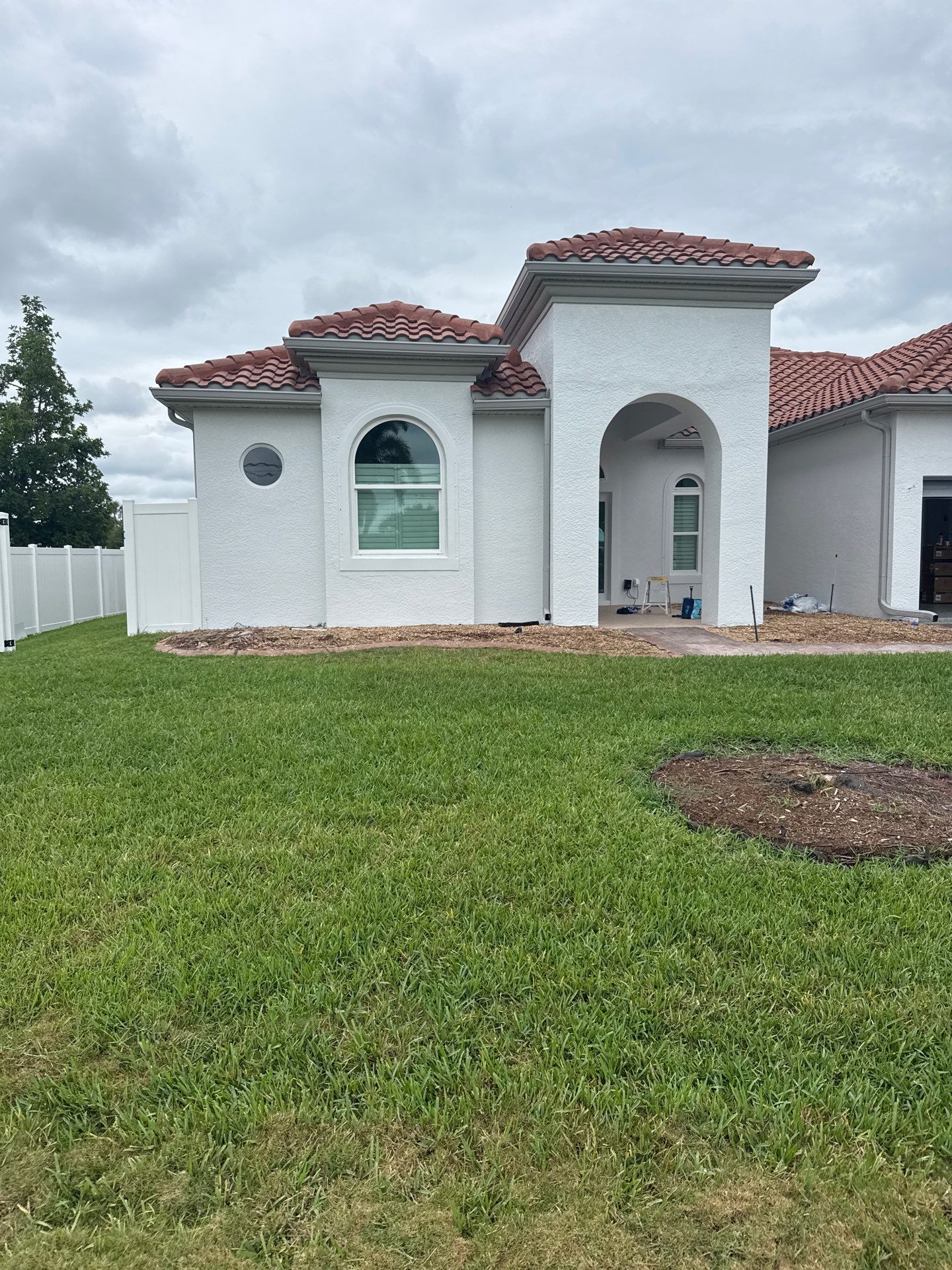 7 inch seamless gutters using Seamless Aluminum Gutters in Fort Myers, FL by Gutter Professors