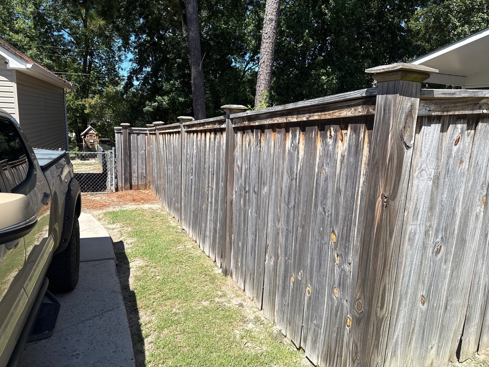 Wood Fence using Wood Sealant by DuraSeal