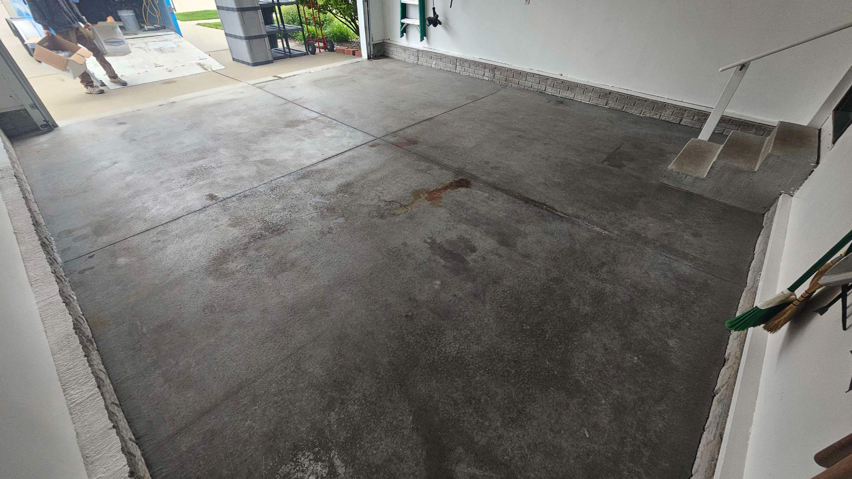 Creekbed Garage Normal by Loud Bros