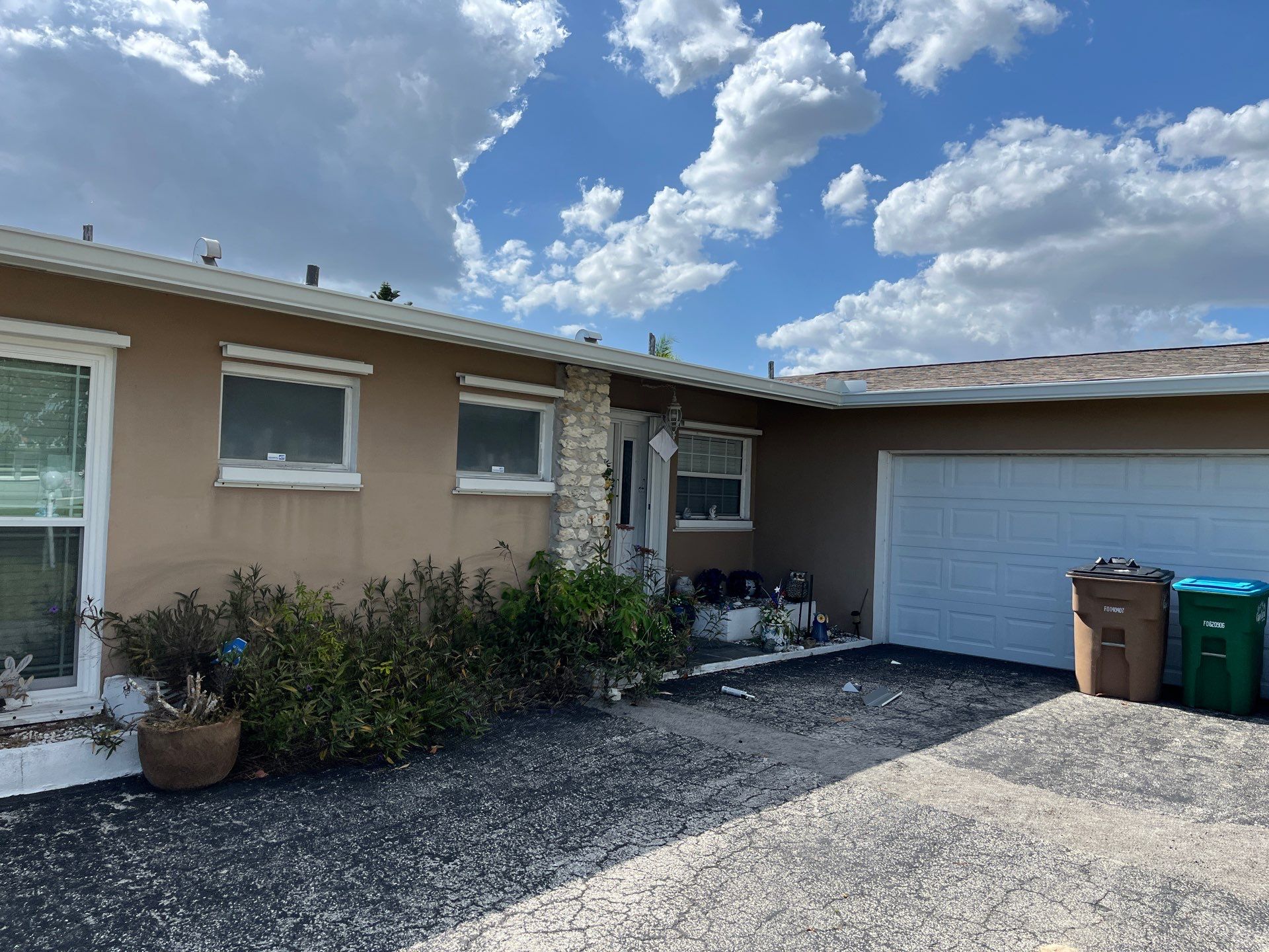 White K Style Seamless Gutters using 6 Inch Seamless Gutters in Cape Coral FL by Gutter Professors