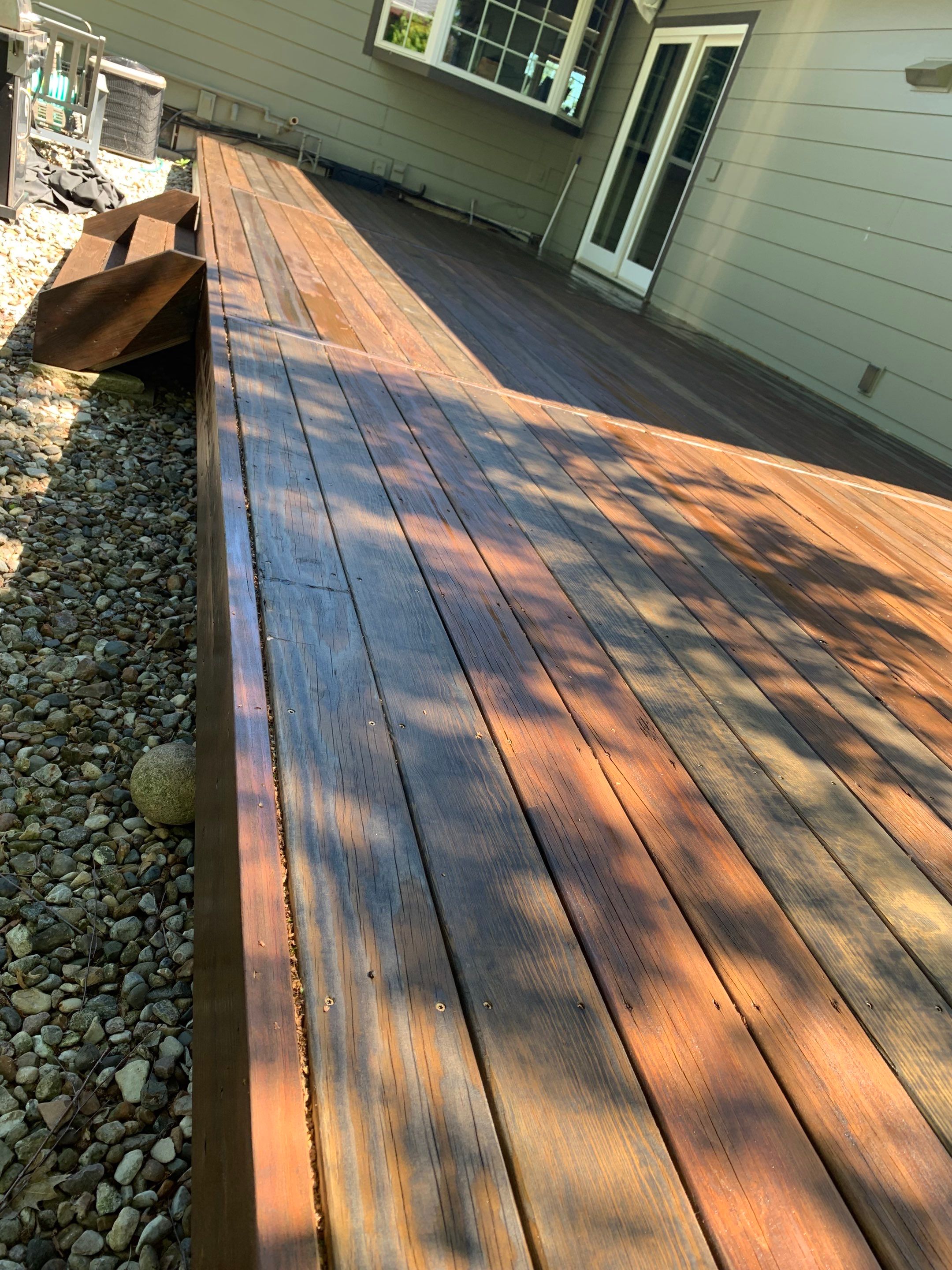 Deck Restain by Cutting edge painting 