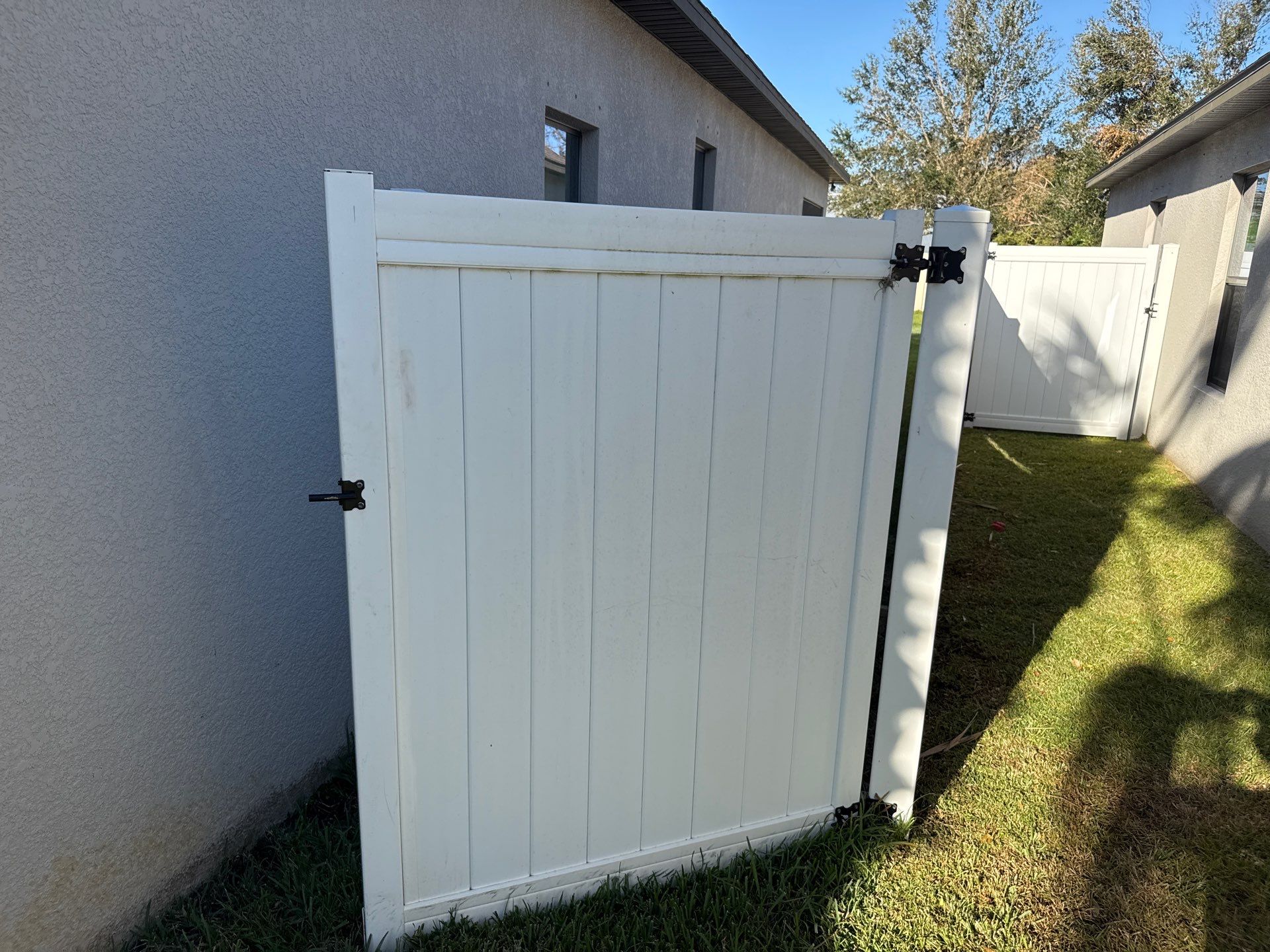 Comprehensive Concrete and Vinyl Fence Cleaning in Willow Walk Community, Palmetto, FL by Sunshine AquaWash