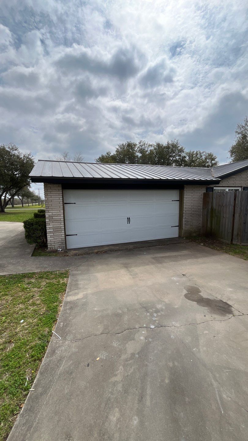 Beeville Backporch sittin' by Bayfront Roofing and Construction