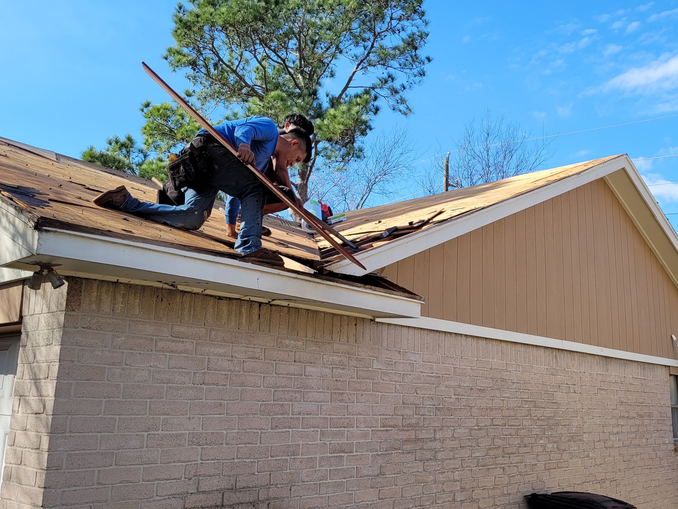SureStart PLUS 4-STAR Warranty Fully covers materials, labor, tear-off and disposal expenses in years 1-50. by Roof Concepts Construction