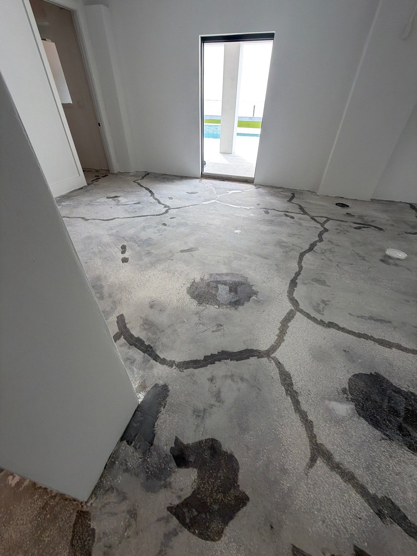 Residential Garage Floor Preparation and Epoxy Coating in Dunedin by Performance Floors & Coating