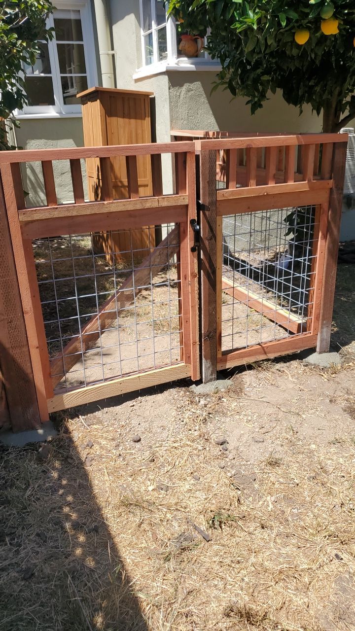 Hog Wire with 1' (2x4, 2x6 Cap) by Fremont Fence Inc