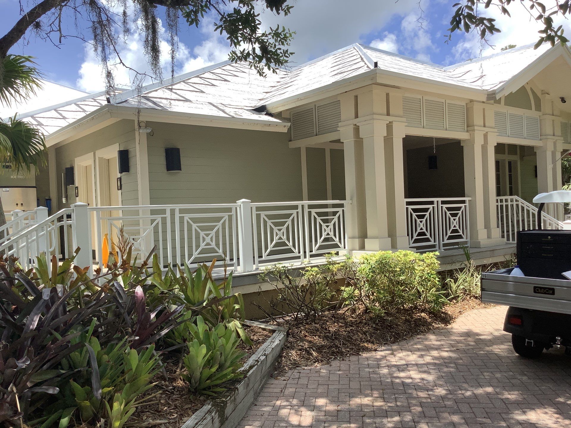 7-Inch Smooth Box Seamless Gutters using smooth box gutters in Fort Myers FL by Gutter Professors