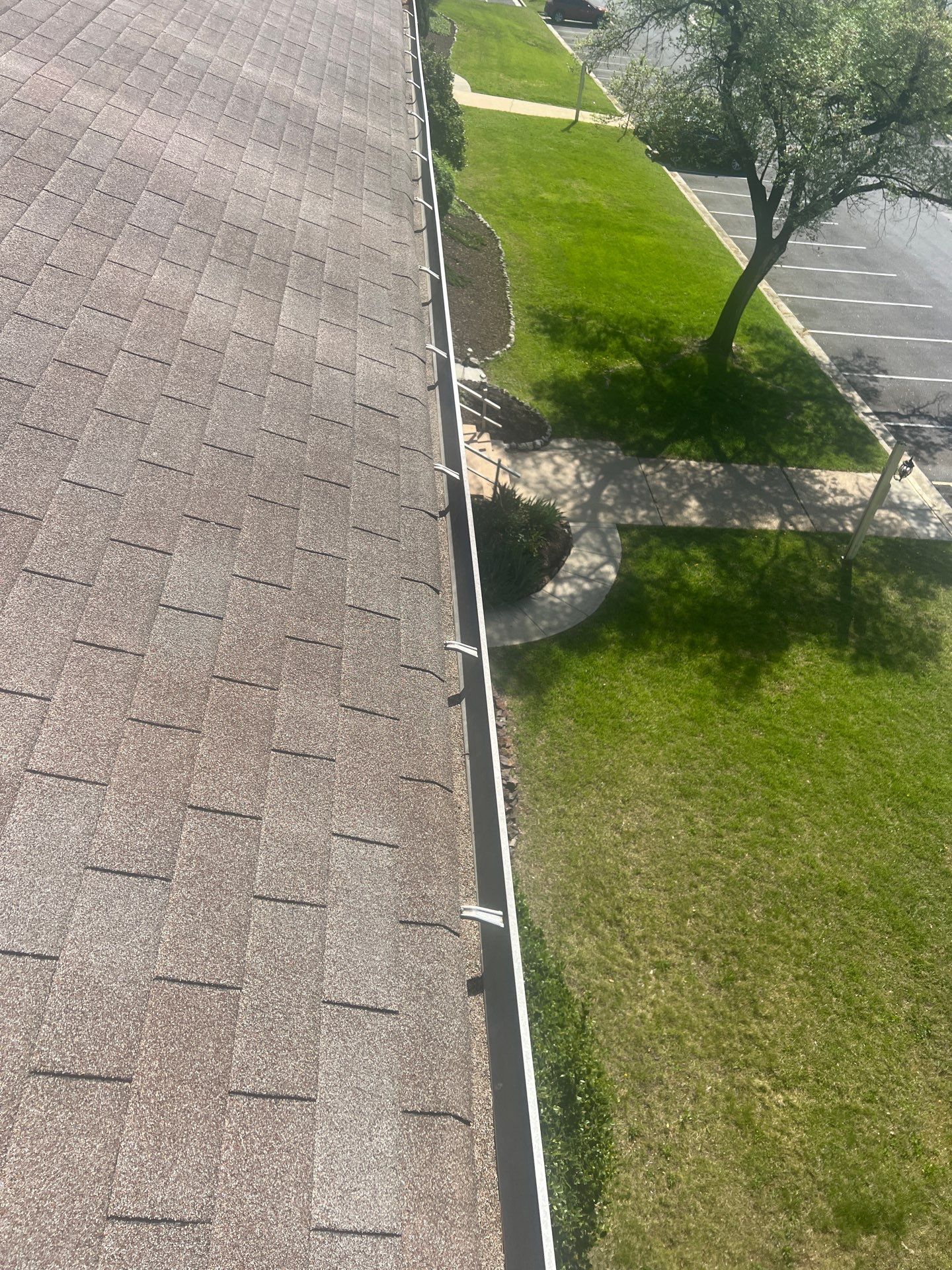 Commercial gutter cleaning Baltimore after photo with clean gutters