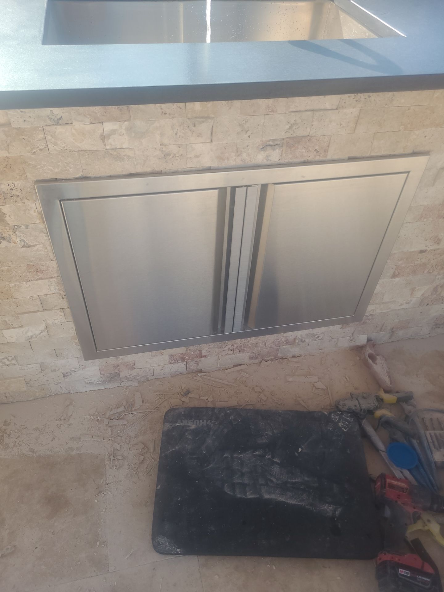 Covered Patio and Summer Kitchen in Spring,  TX by SophAlx LLC