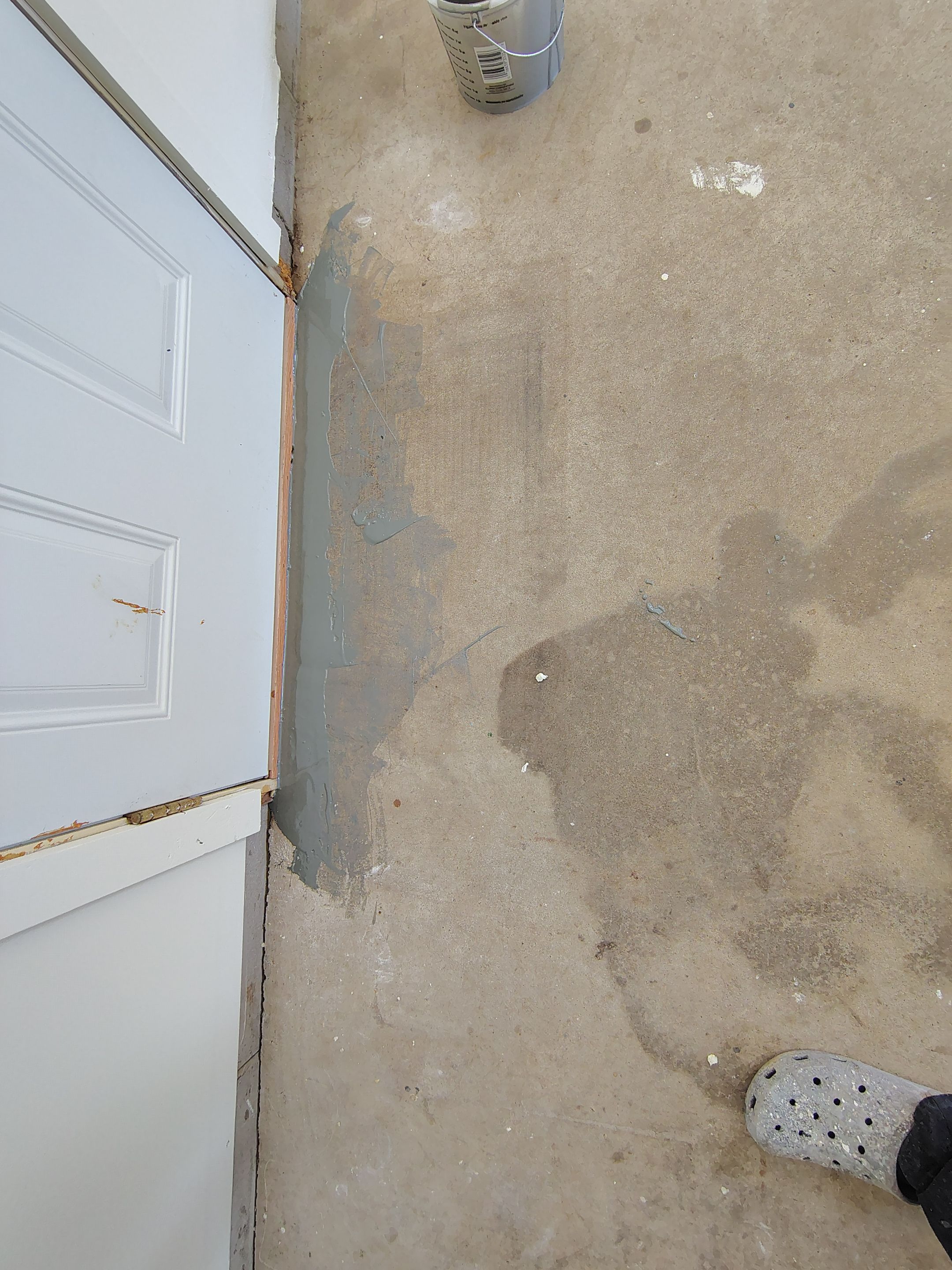 Full-Flake Epoxy Garage Floor Coating Installation in Sioux Falls by Select Painting, Coatings & Garage Cabinets