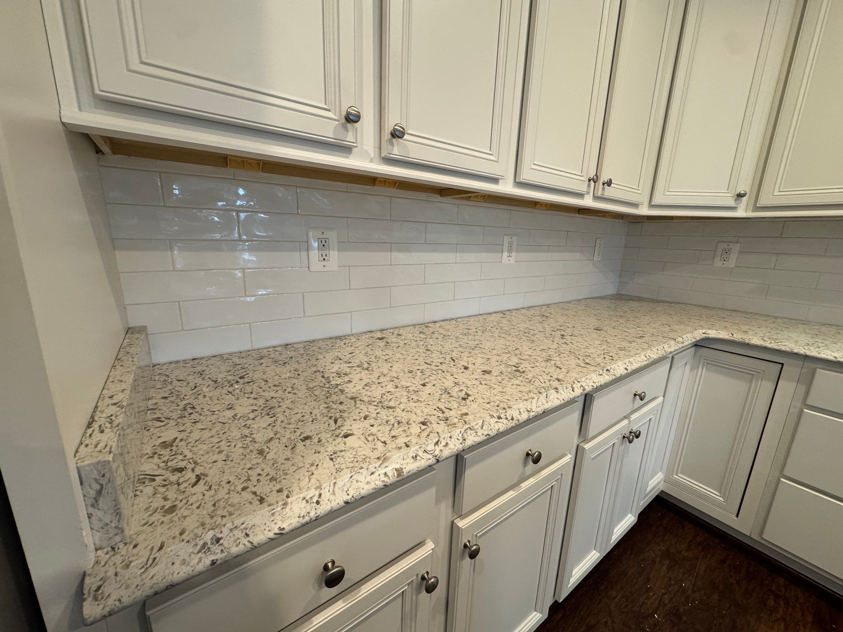 Linaburg Backsplash by Integrity Tile and Home LLC