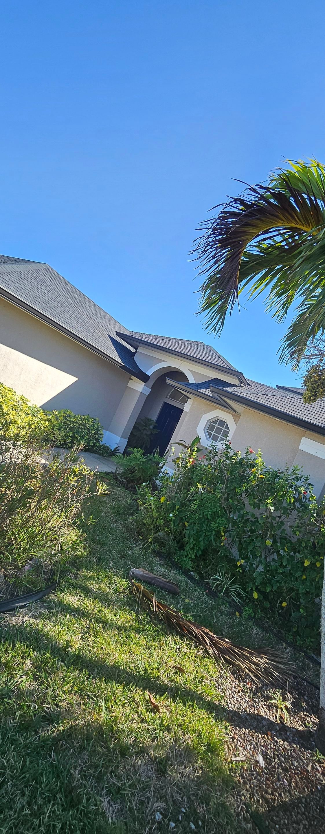 Dark Bronze Seamless Gutters using 6-Inch Seamless Gutters in Cape Coral FL by Gutter Professors