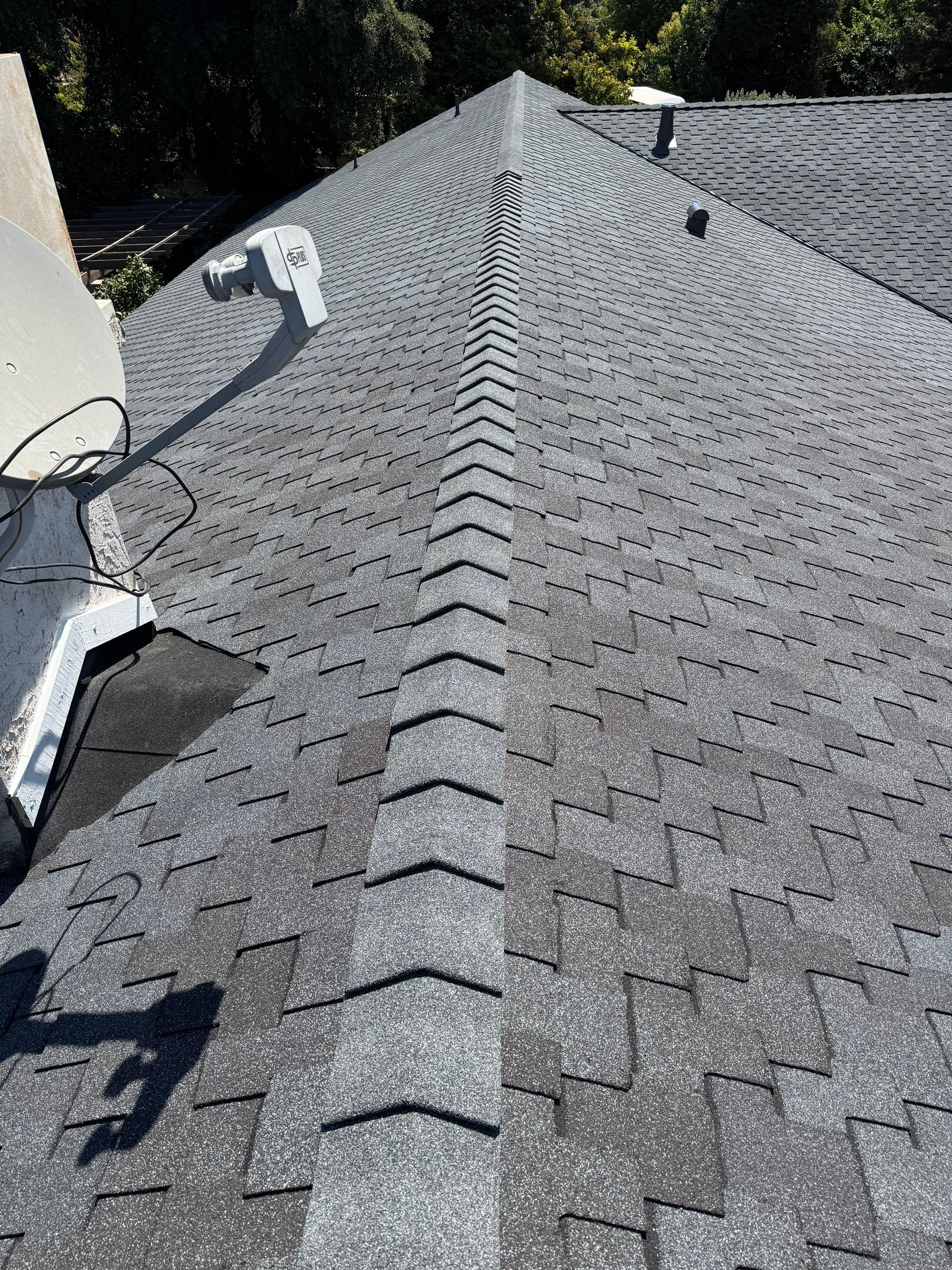 Presidential shingle roof by Straight Edge Roofing Inc