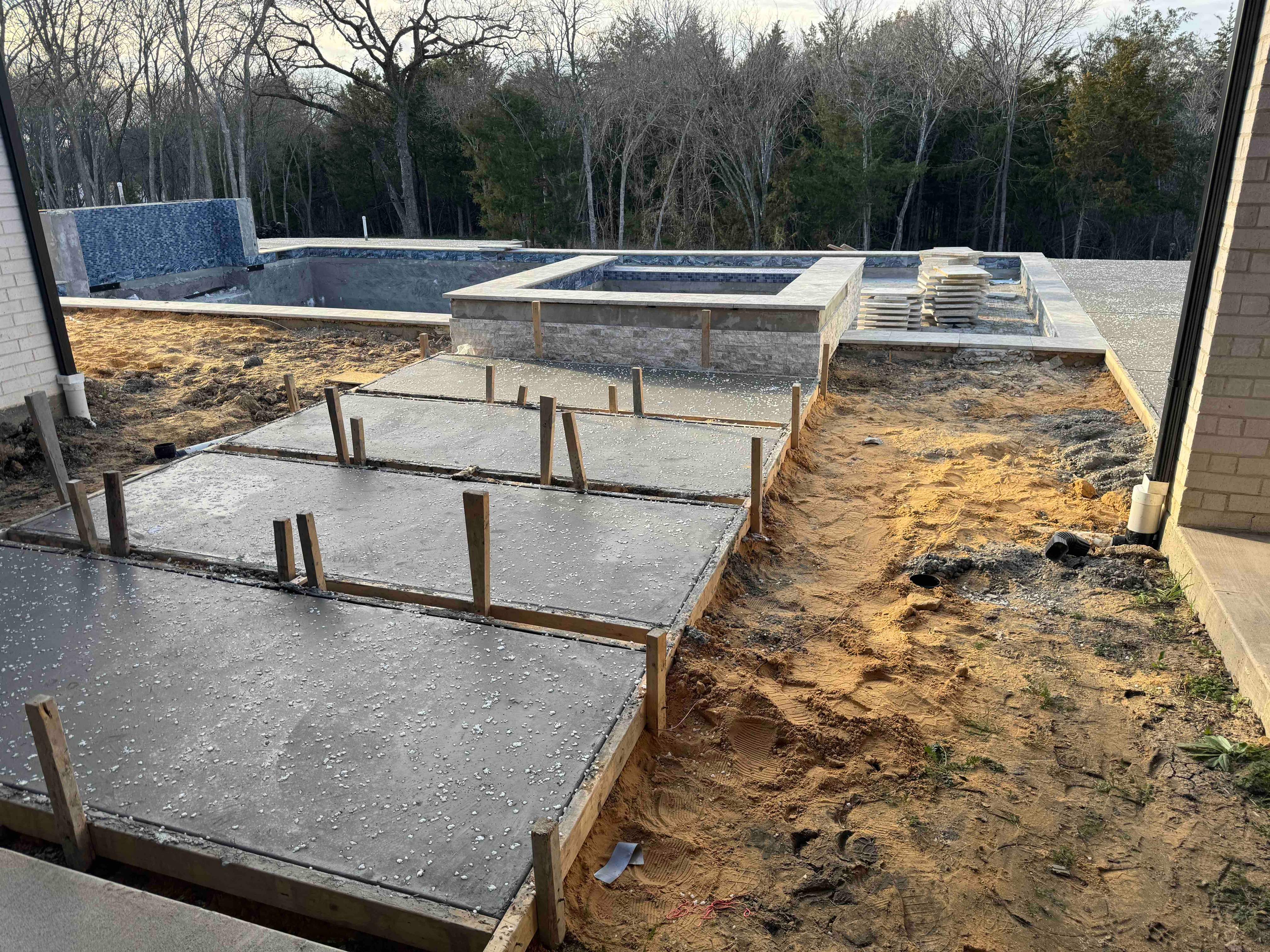 Geometric Pool with Raised Spa and Turf Surround by Pinnacle Pools and Spas - DFW