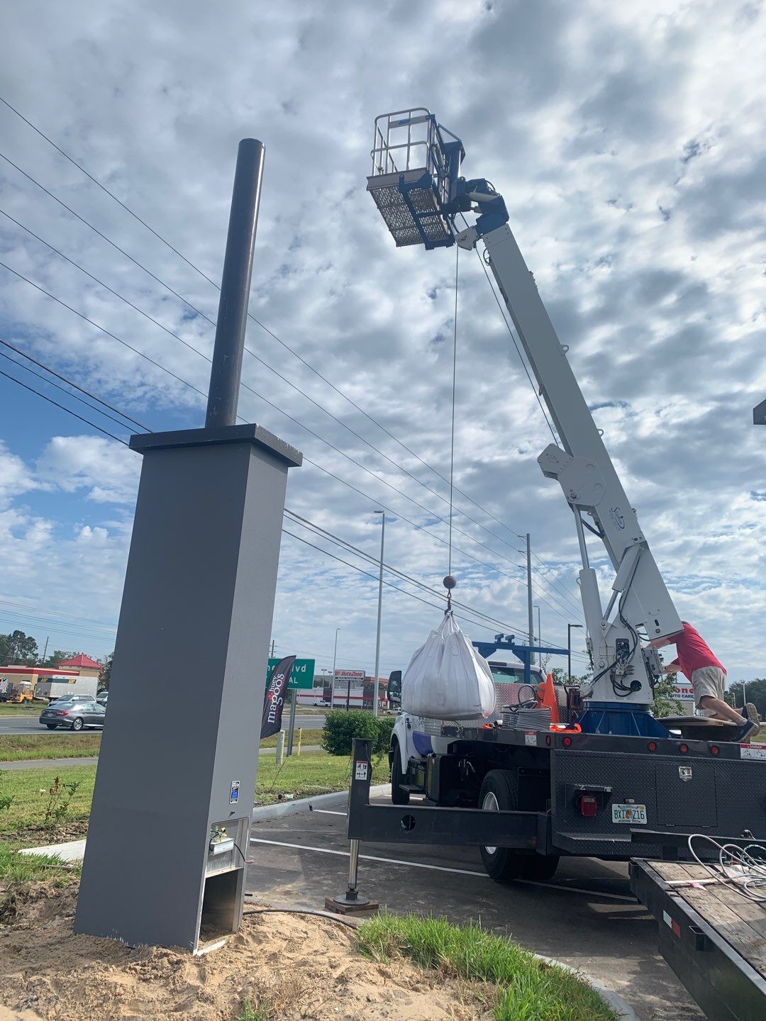 Pylon Sign for Huey Magoos Brooksville by SignCrafters