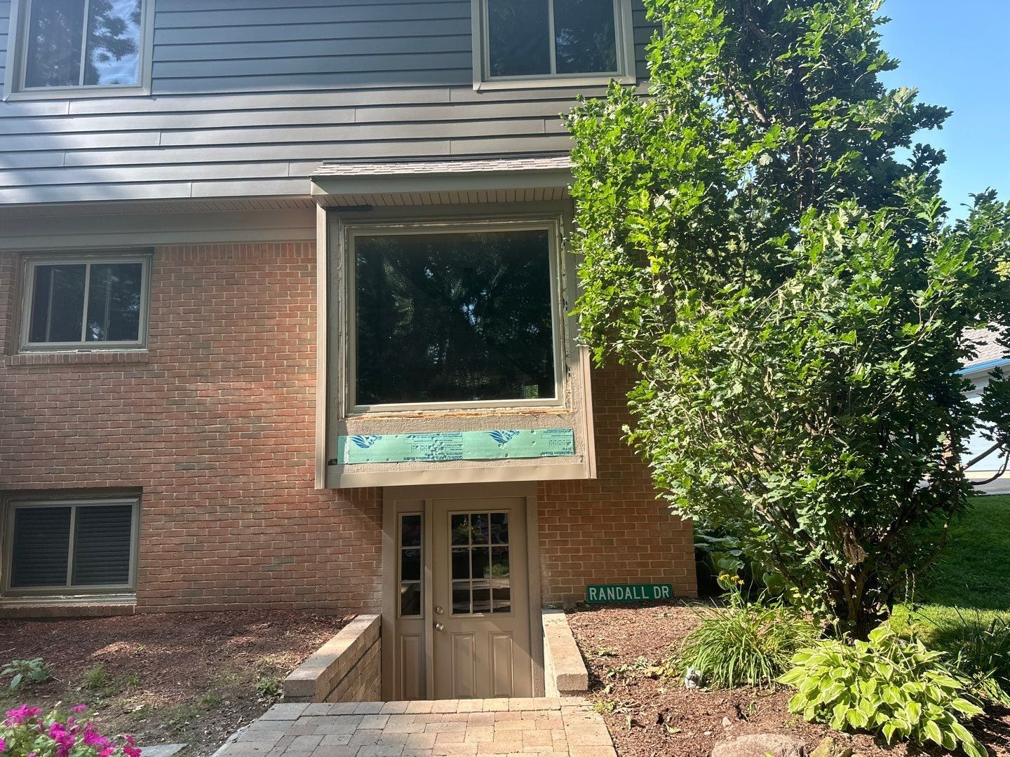 Roof Replacement using Owens Corning Peppercorn and Siding Replacement using Ascend Charcoal Smoke by 180 Contractors