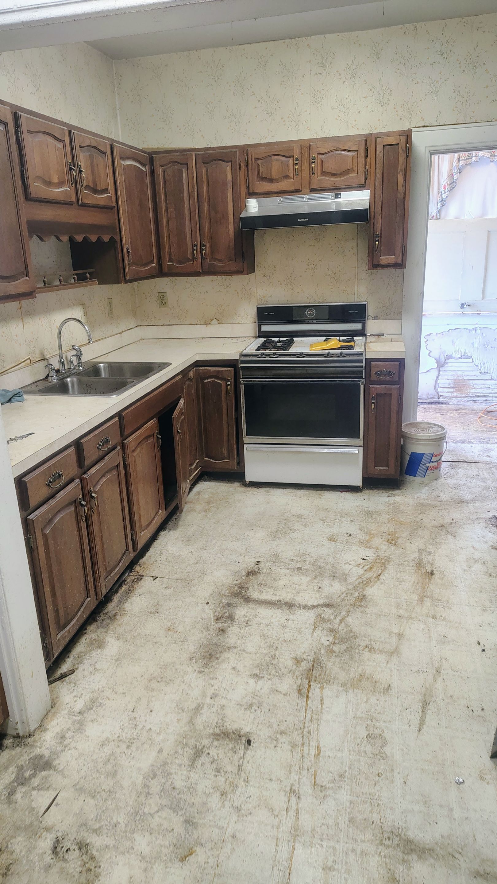 Complete Residential Interior Renovation and Exterior Roof Replacement in Dunbar by MAJO