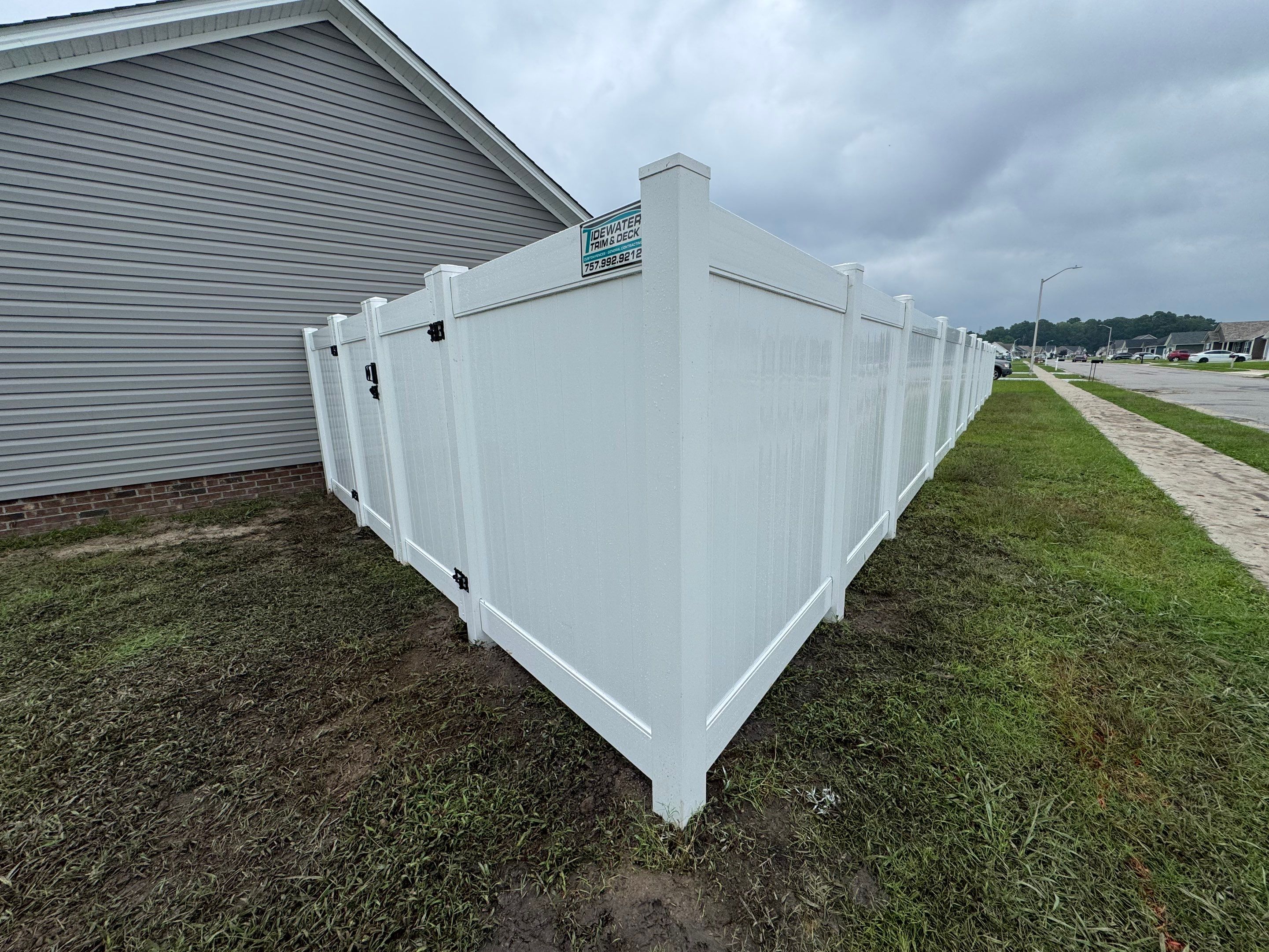 Modern Durability in Vinyl by Tidewater Fence