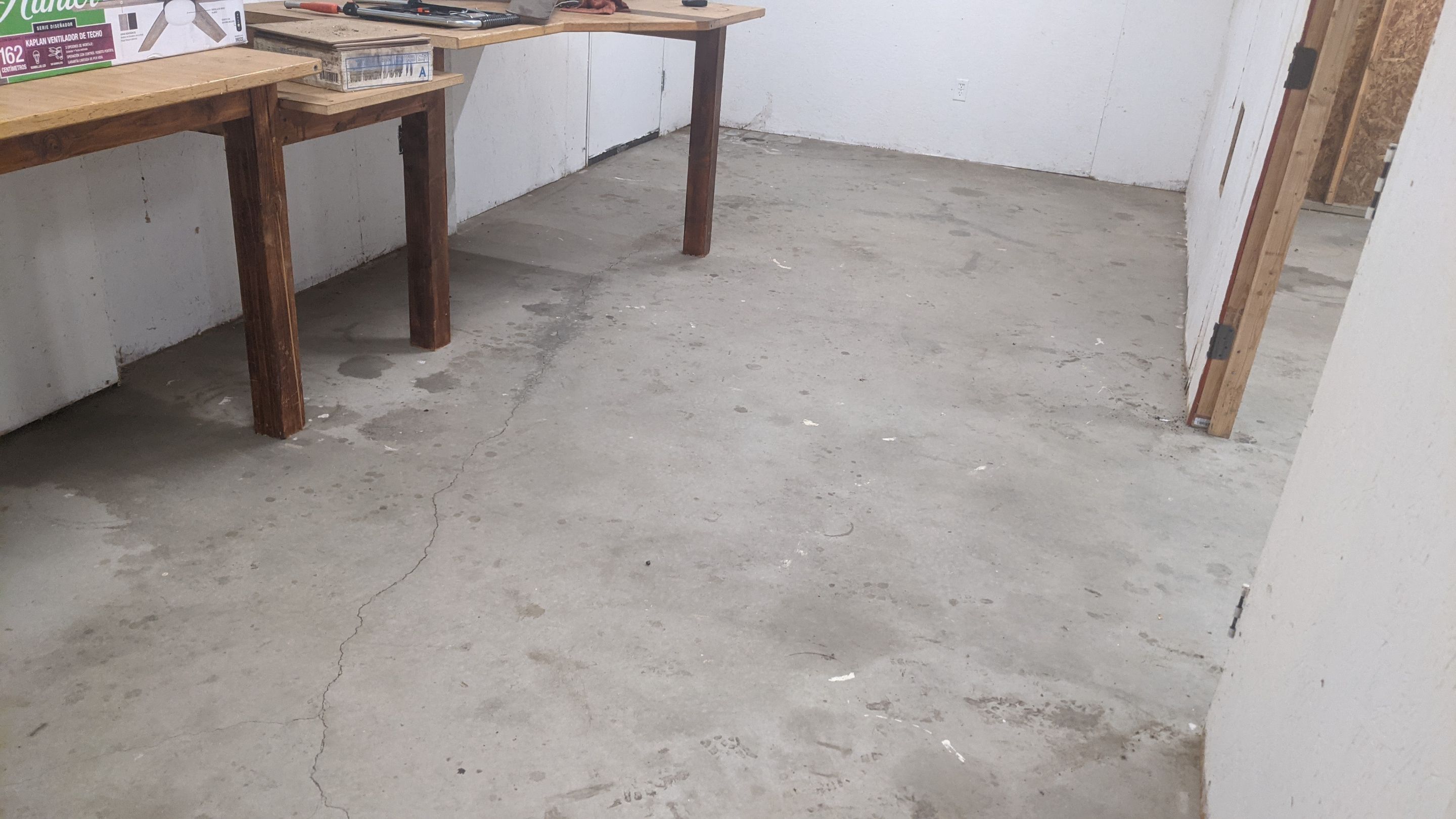 Garage Transformation using Penntek Evolution System and Smoke Color by Croc Coatings, LLC