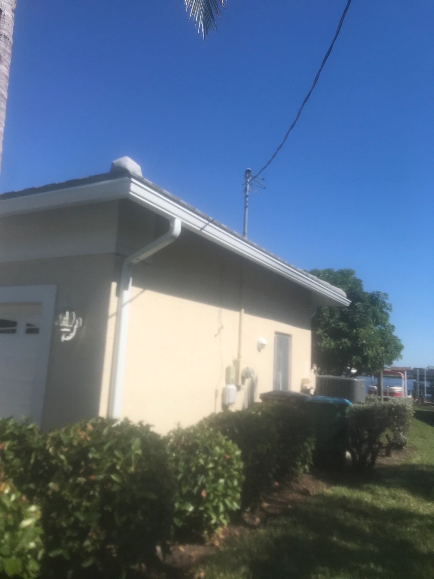 Seamless Gutters using Splash Guard in Cape Coral FL by Gutter Professors
