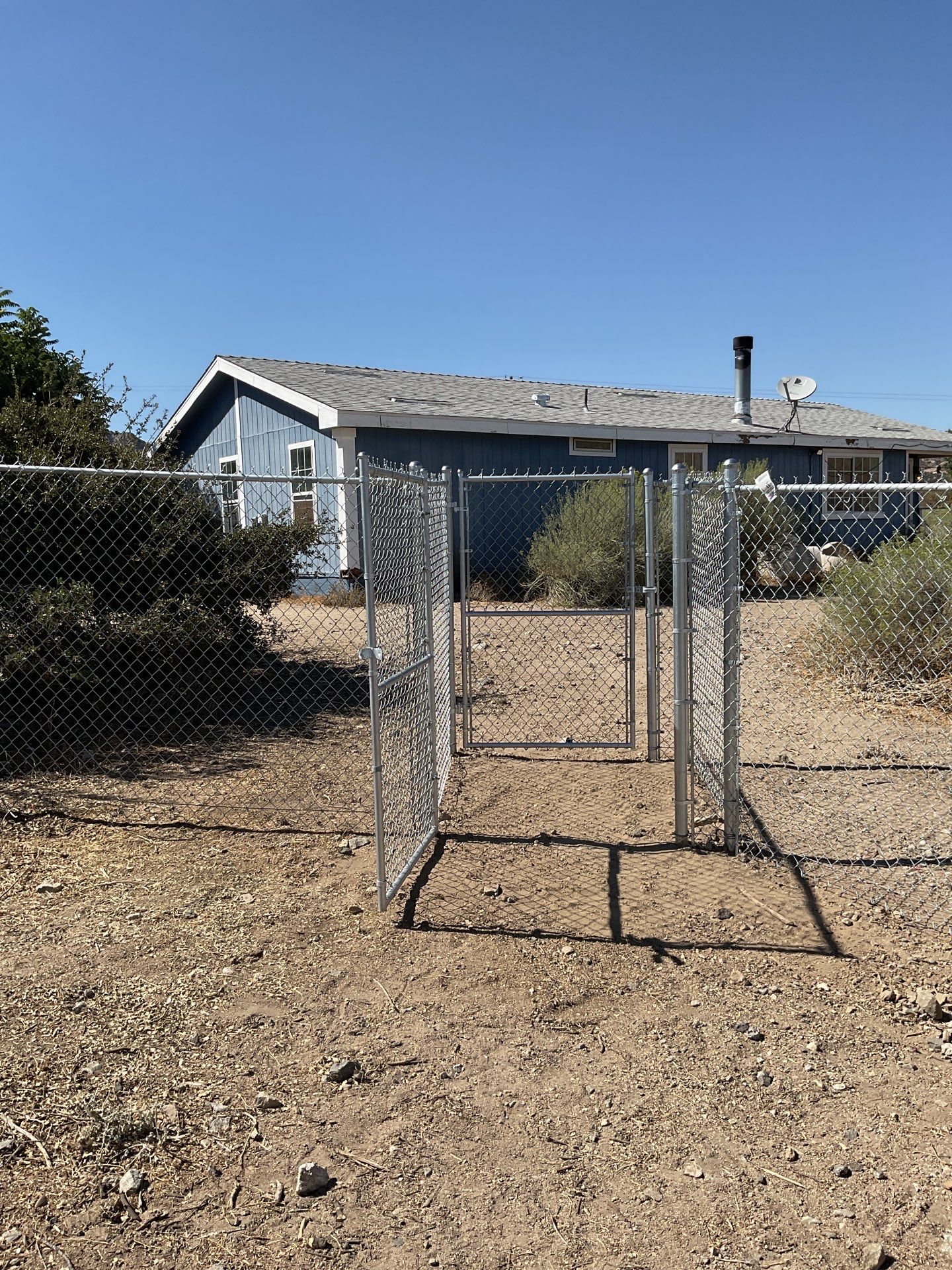 Fence Installation using chain -link by Fence Guys Inc.