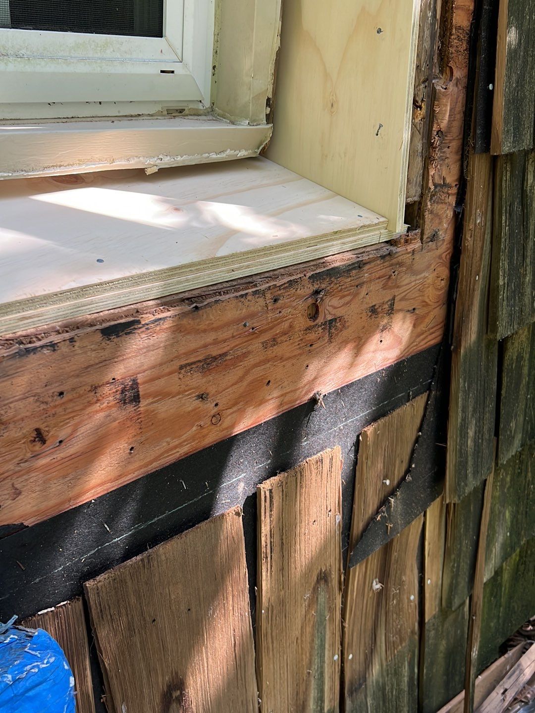 Fairfax Station: CertainTeed Landmark Pro Designer Shingles in Max Def Resawn Shake by RM Banning, Inc.