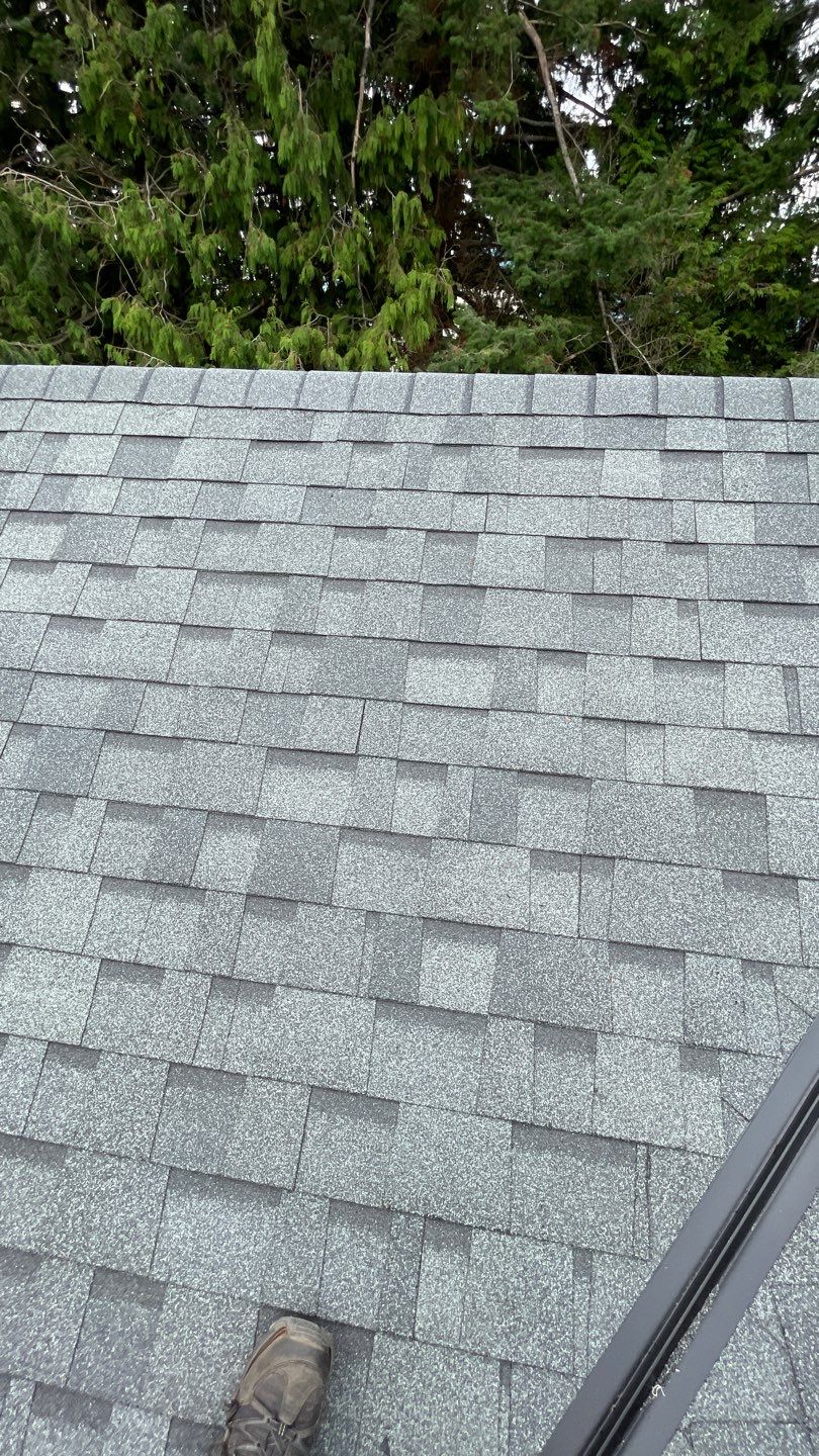 Residential Roofing Installation using OC Oakridge shingles by Top Notch Roofing Inc