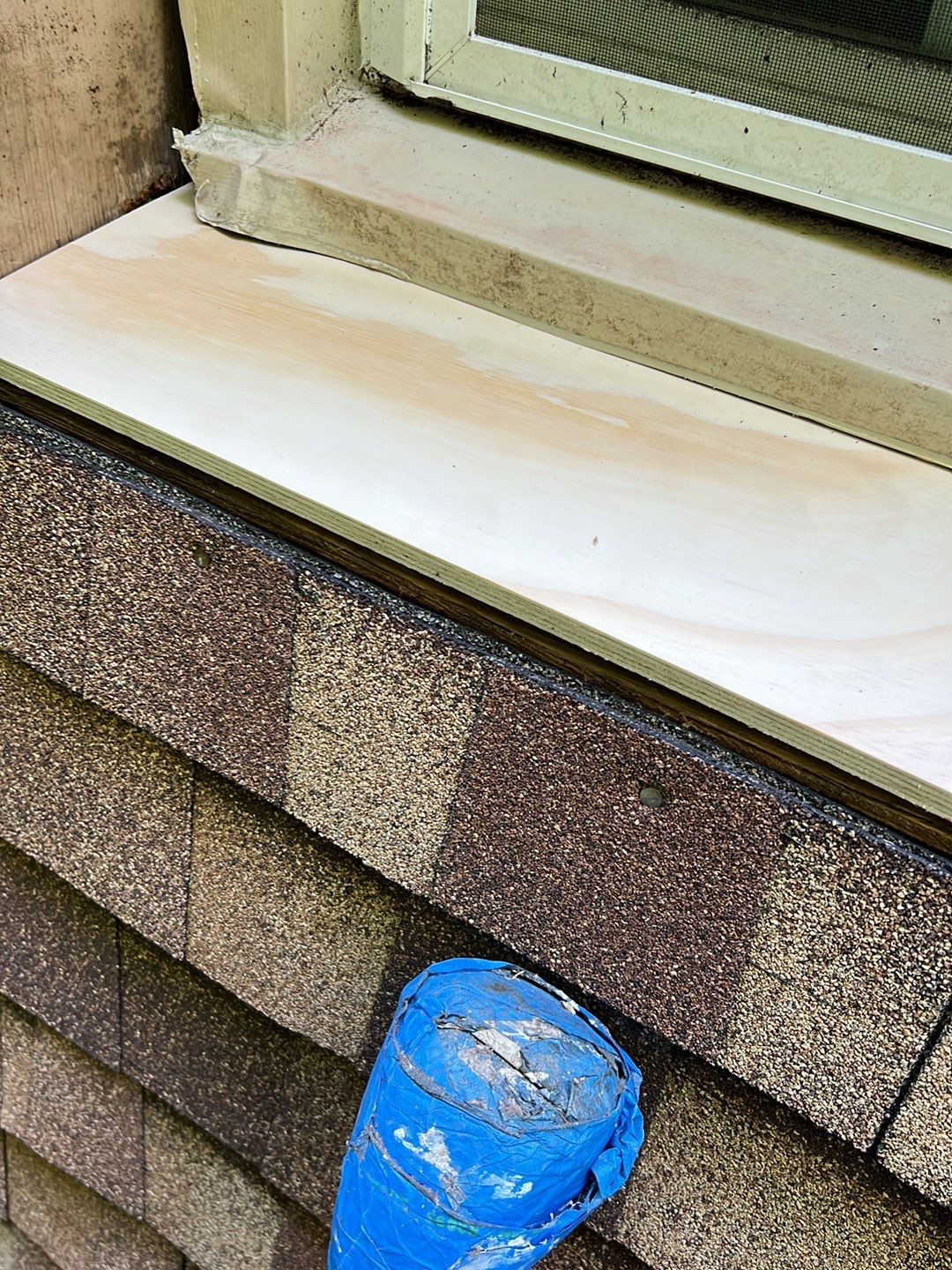 Fairfax Station: CertainTeed Landmark Pro Designer Shingles in Max Def Resawn Shake by RM Banning, Inc.