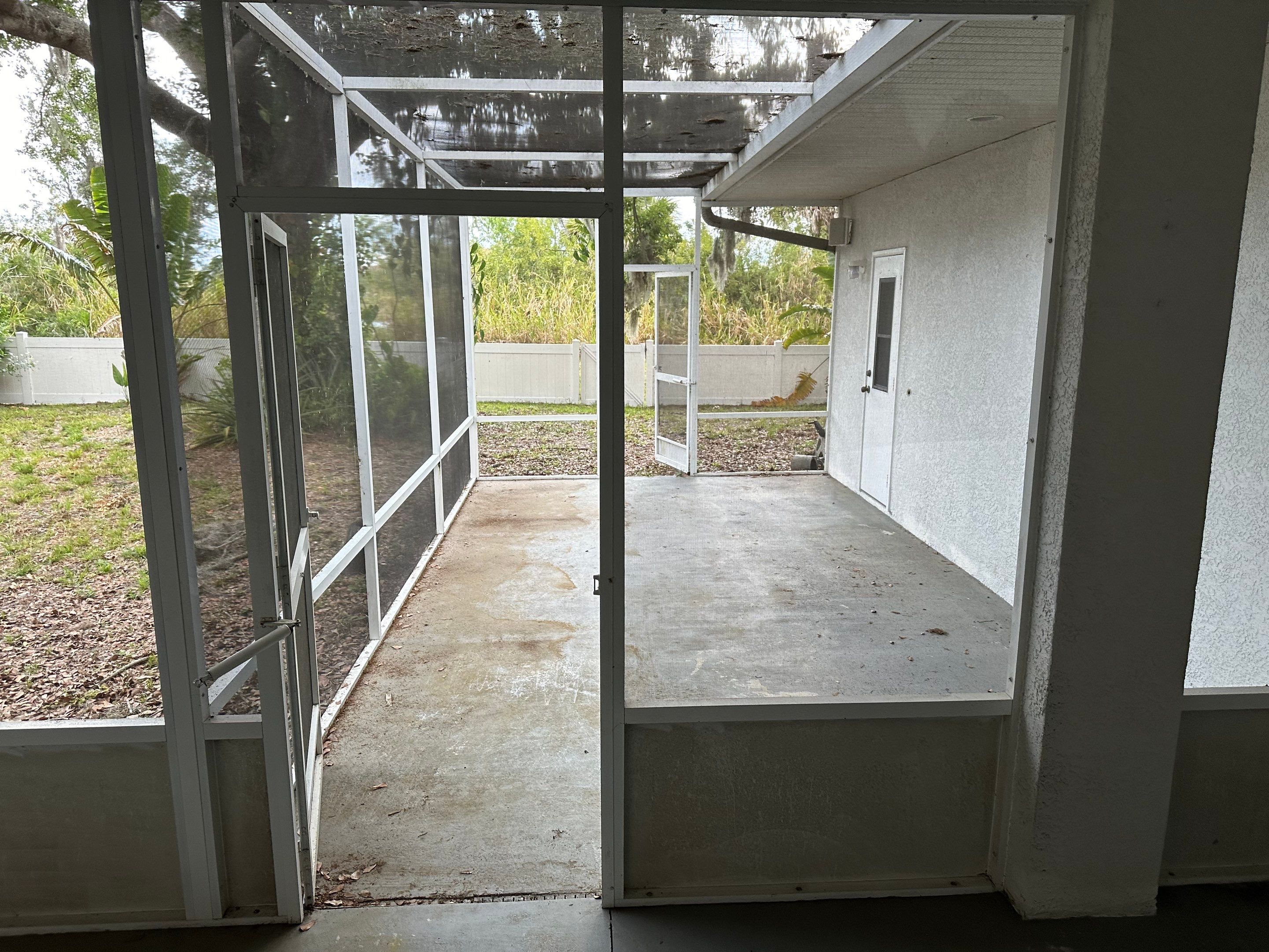 1-Story House Wash, Driveway, Patio/Lanai & Screen Enclosure Cleaning in Oakley Community, Ellenton, FL | Sunshine AquaWash by Sunshine AquaWash