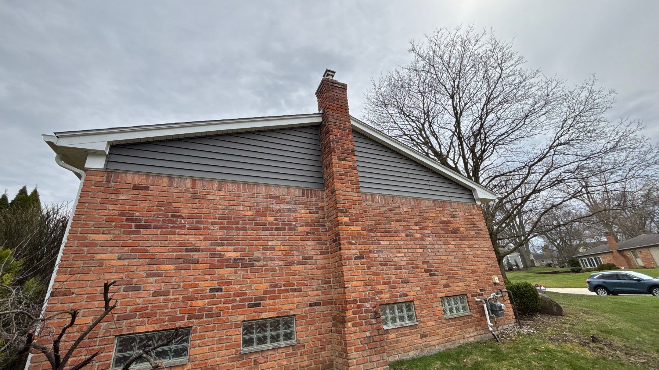 Siding Replacement using Alside Charcoal Smoke and Roof Replacement using Owens Corning Peppercorn by 180 Contractors