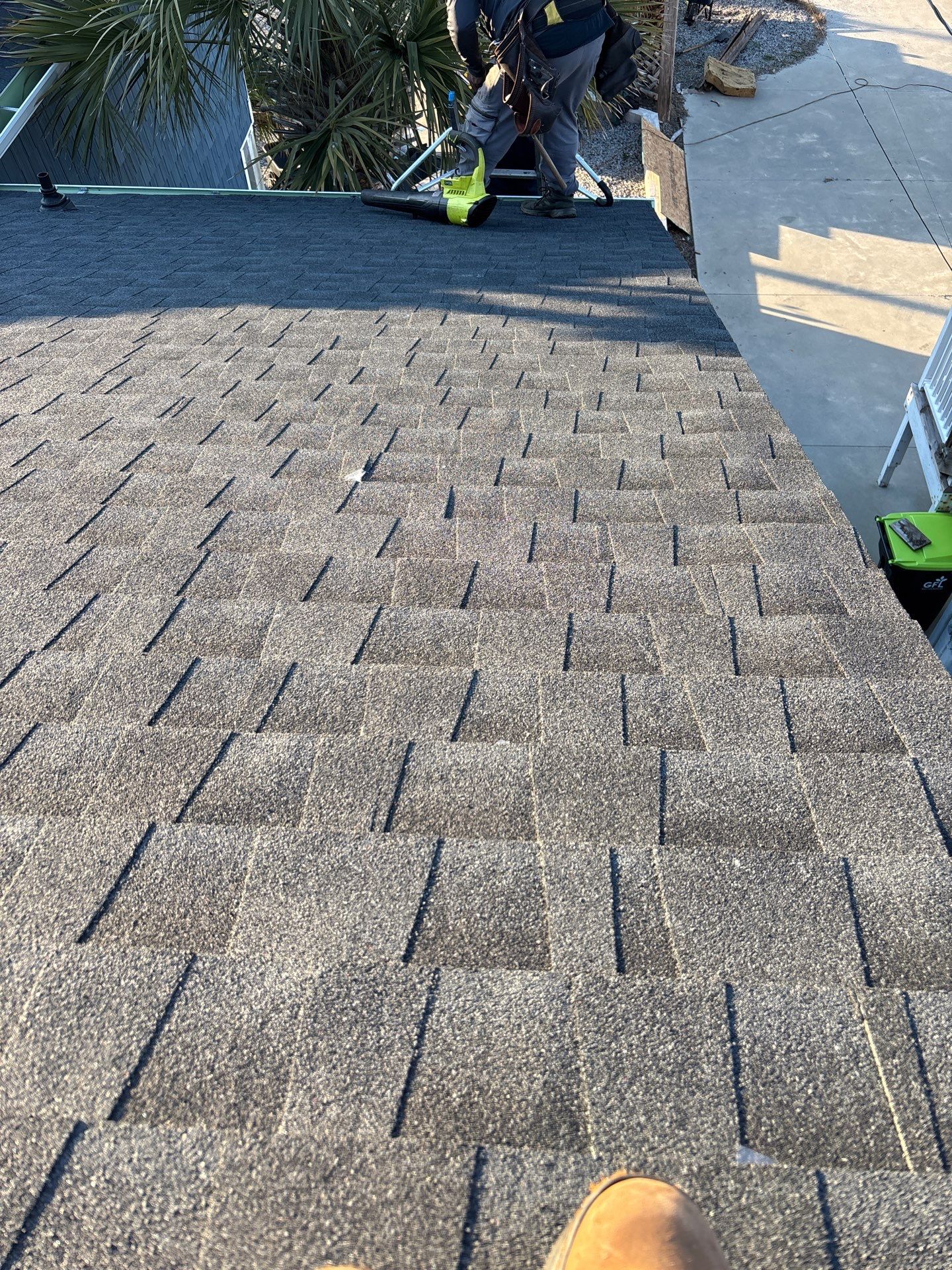 GAF HDZ - Charcoal by Linta Roofing Inc