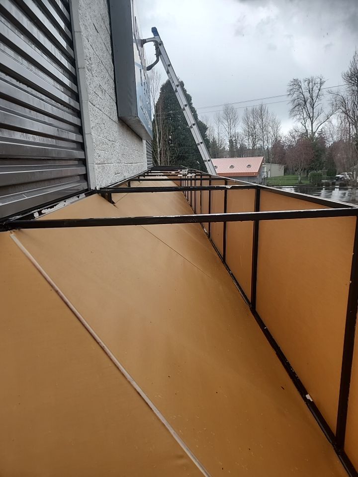 Soft Wash using Soft wash solution by Willamette Outdoor Wash LLC